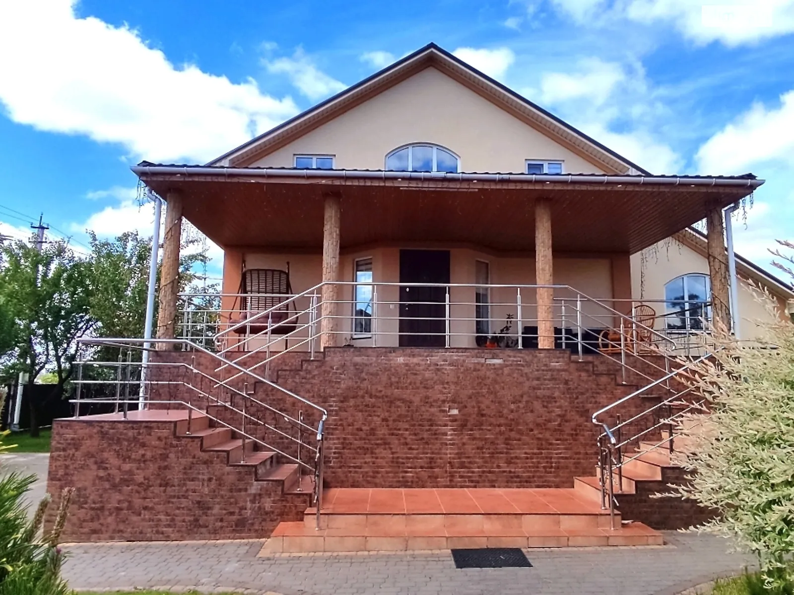Продается дом на 2 этажа 250 кв. м с участком, цена: 150000 $ - фото 1