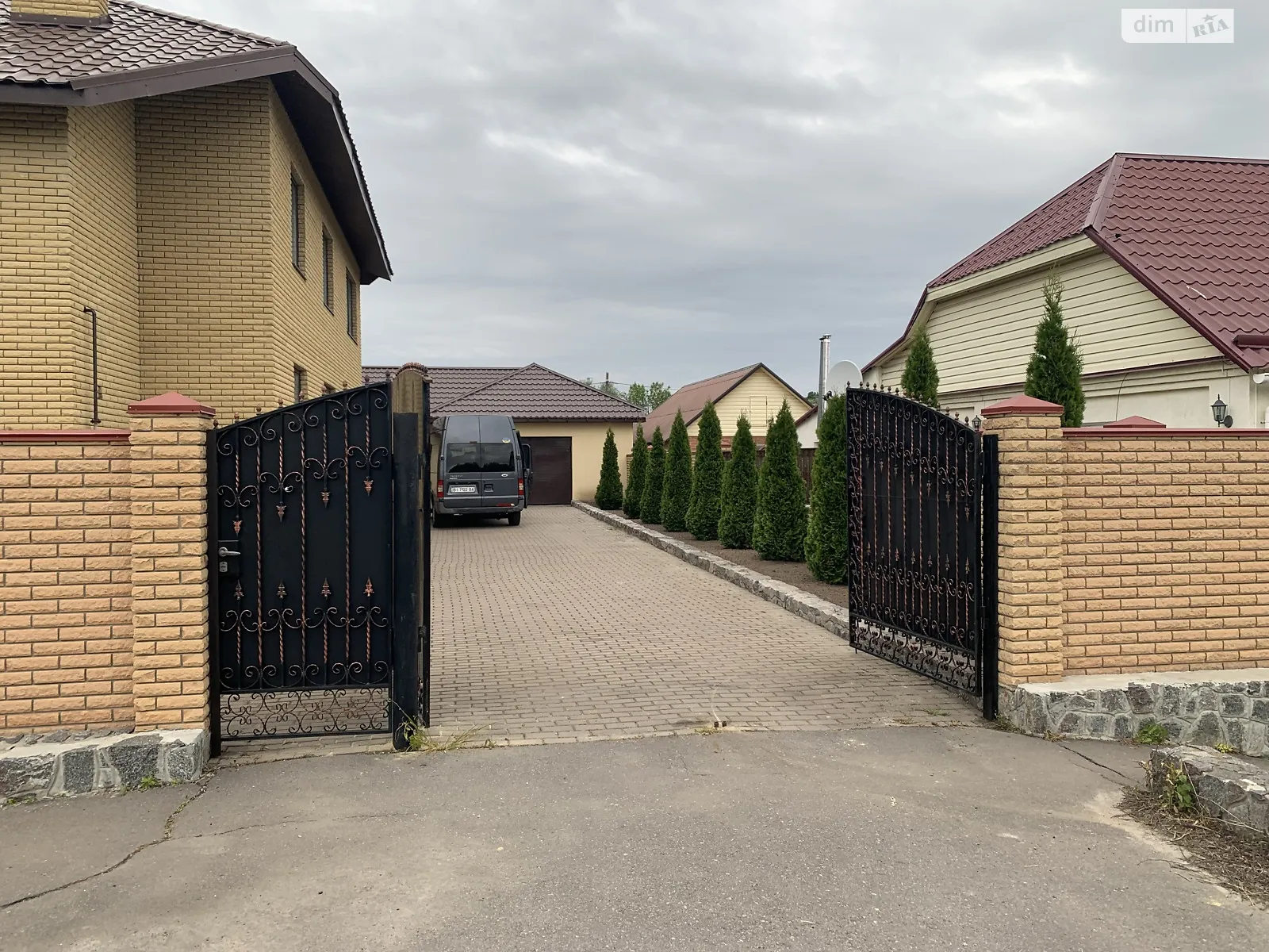 Продается дом на 2 этажа 260 кв. м с садом, цена: 285000 $ - фото 1