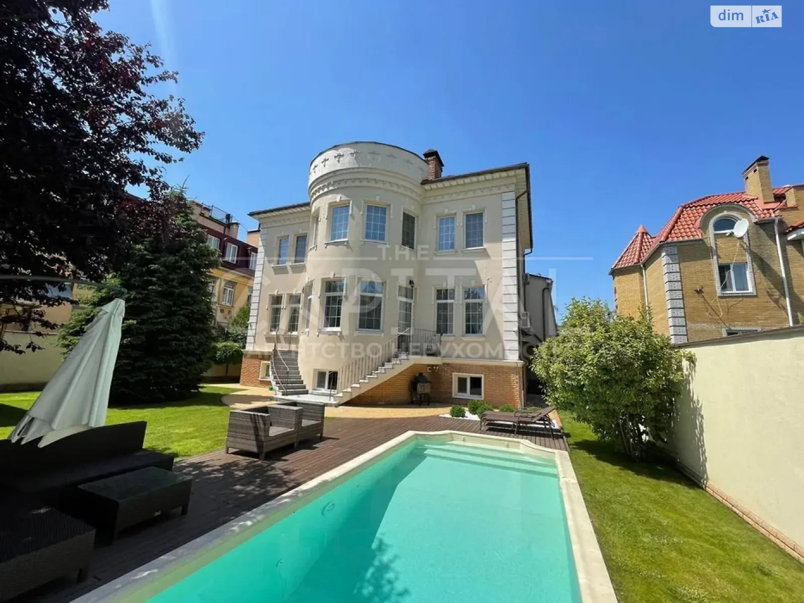 Сдается в аренду дом на 3 этажа 663 кв. м с верандой, цена: 6000 $ - фото 1