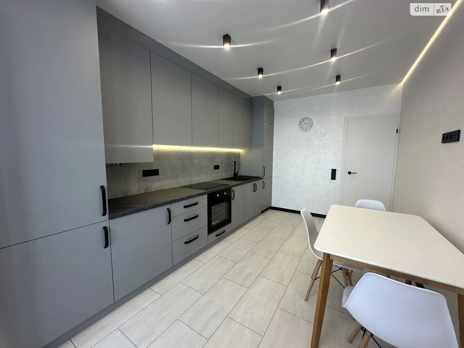 Продается 1-комнатная квартира 45 кв. м в Черновцах - фото 1