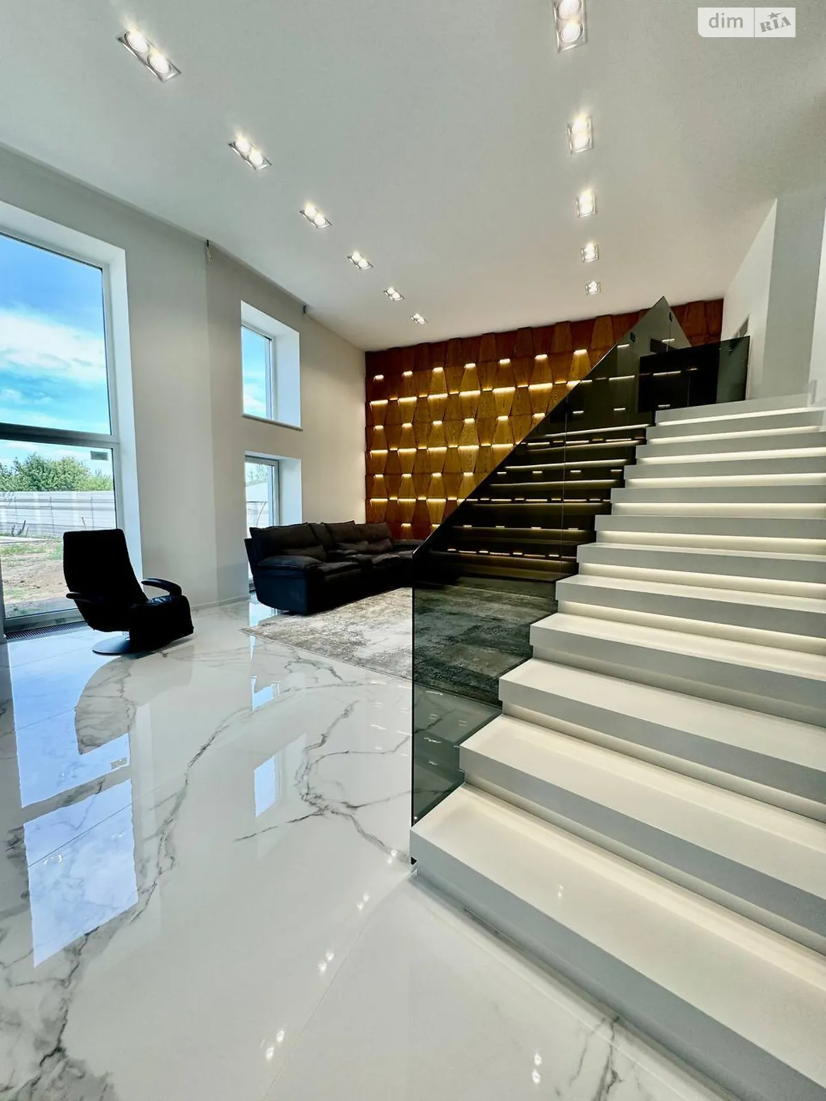Продается дом на 2 этажа 327 кв. м с мебелью, цена: 450000 $ - фото 1