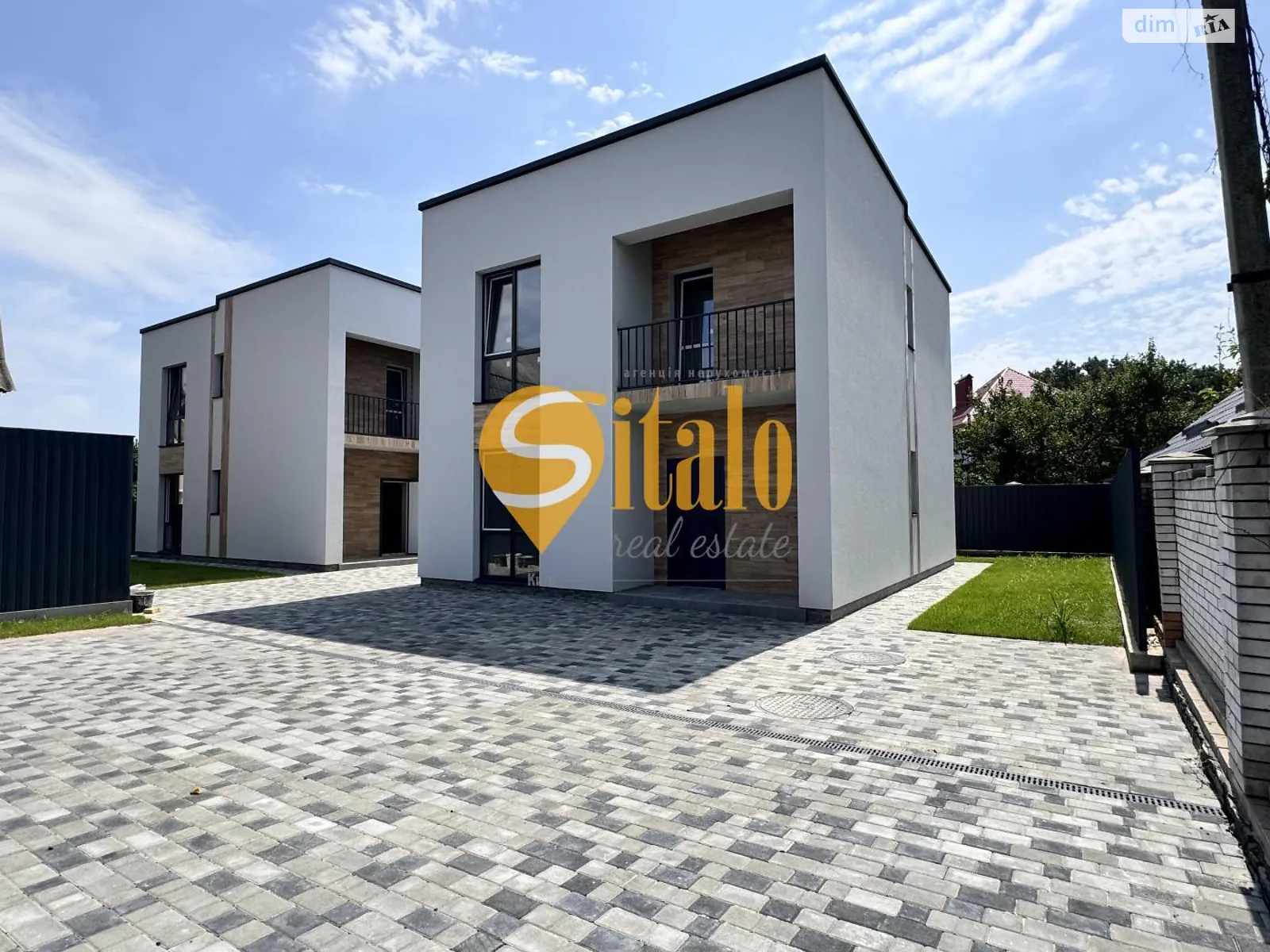 Продается дом на 2 этажа 110 кв. м с камином, цена: 117000 $ - фото 1