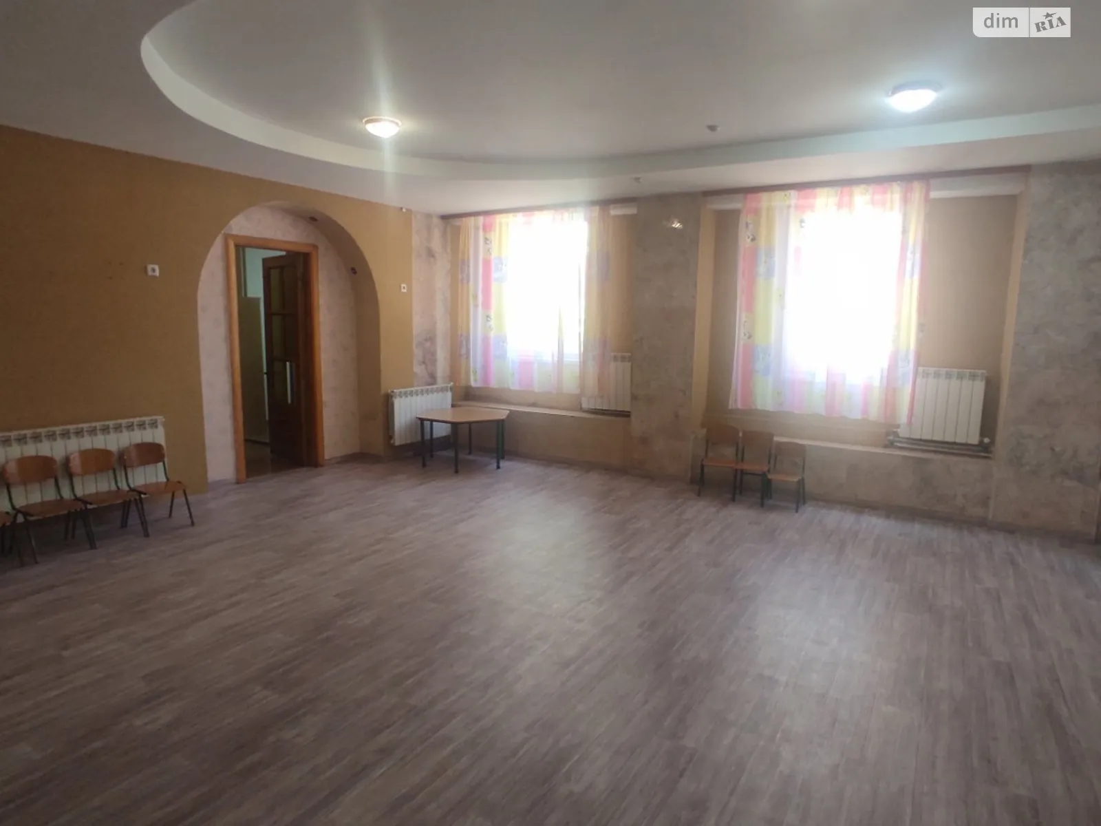 Сдается в аренду помещения свободного назначения 330 кв. м в 9-этажном здании, цена: 55000 грн - фото 1