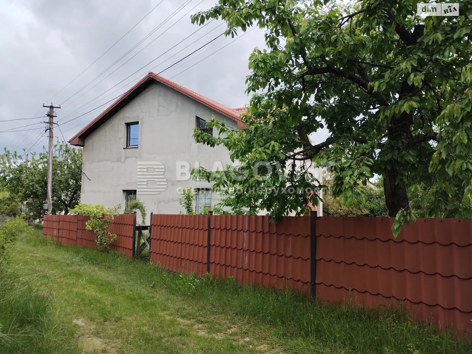Продается дом на 2 этажа 135 кв. м с садом, цена: 47000 $ - фото 1