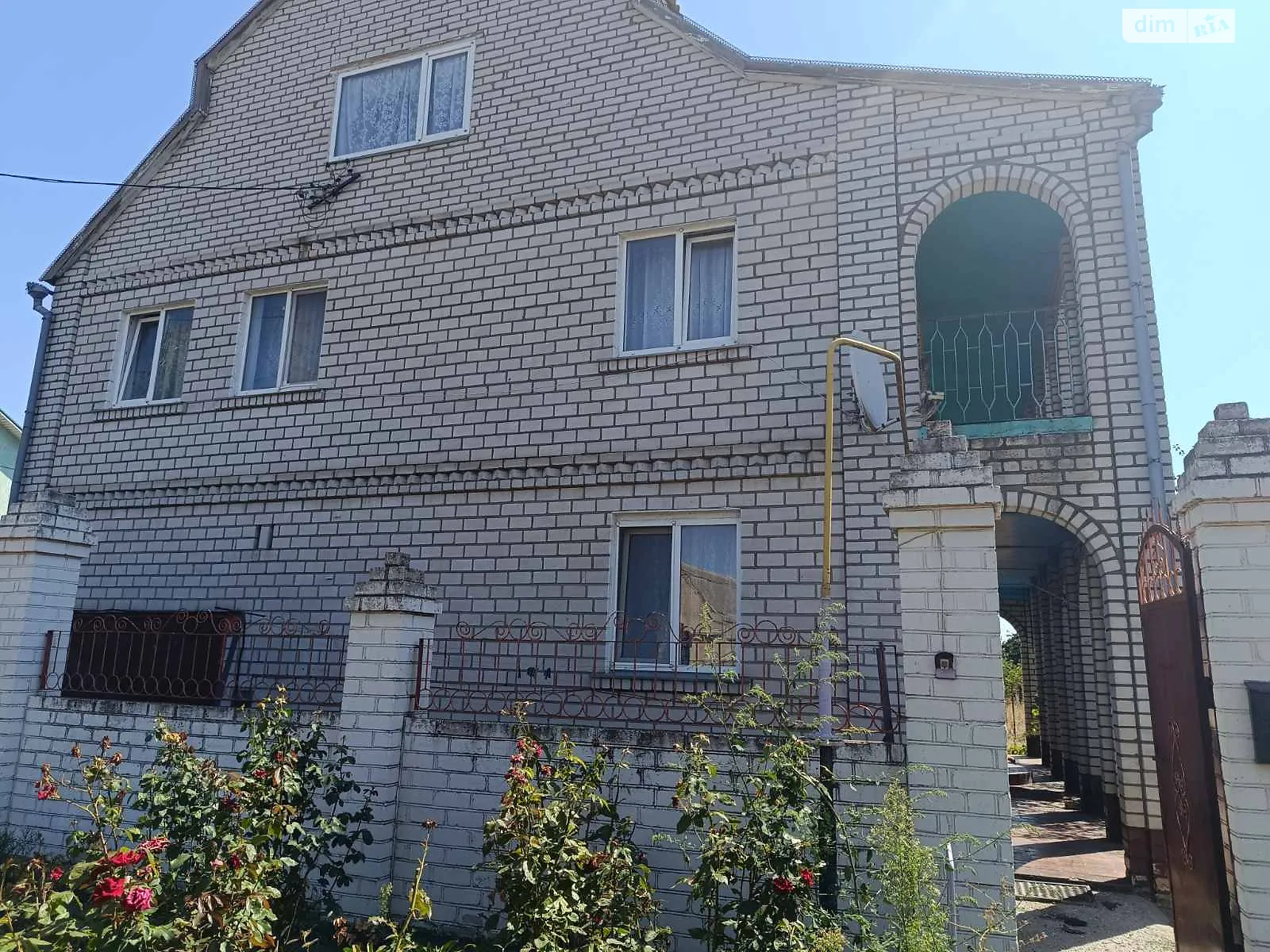 Продается дом на 2 этажа 246.6 кв. м с камином, цена: 40000 $ - фото 1