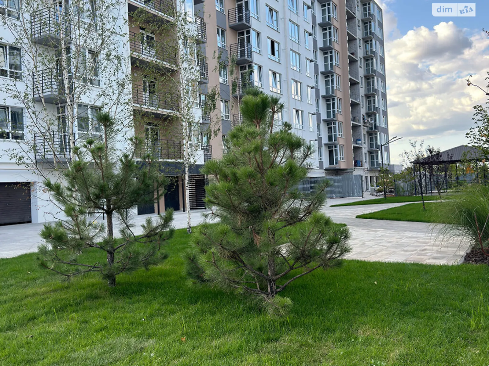 Продается 1-комнатная квартира 46 кв. м в Слобожанском, ул. Семейная, 6 - фото 1