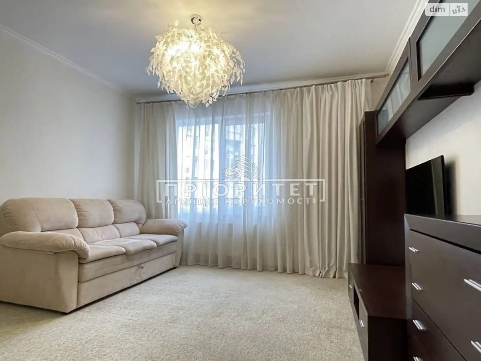 Продается 1-комнатная квартира 46.9 кв. м в Одессе, мас. Радужный - фото 1