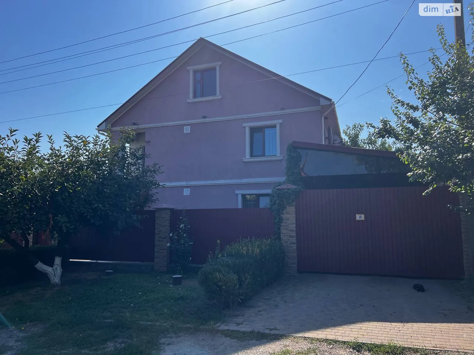 Продается дом на 2 этажа 160 кв. м с садом, цена: 175000 $ - фото 1