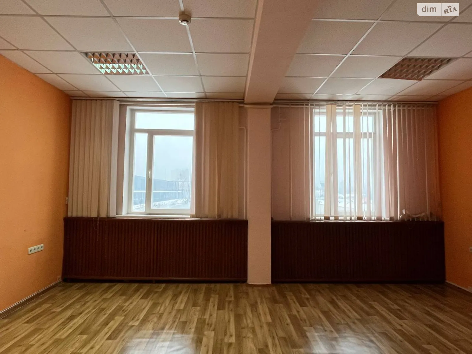 Сдается в аренду помещения свободного назначения 30 кв. м в 4-этажном здании, цена: 5100 грн - фото 1