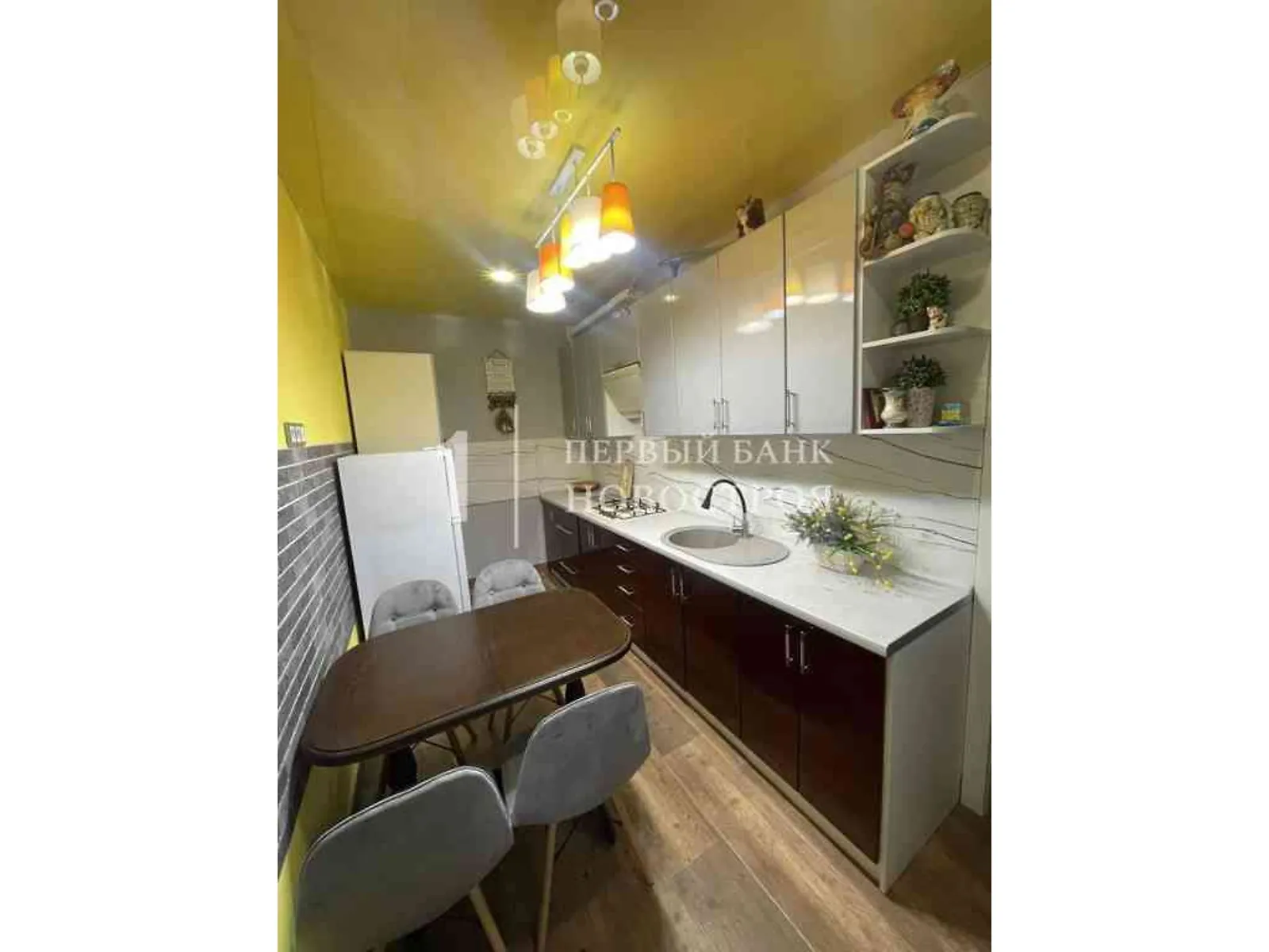 Продается дом на 3 этажа 72.6 кв. м с садом, цена: 70000 $ - фото 1