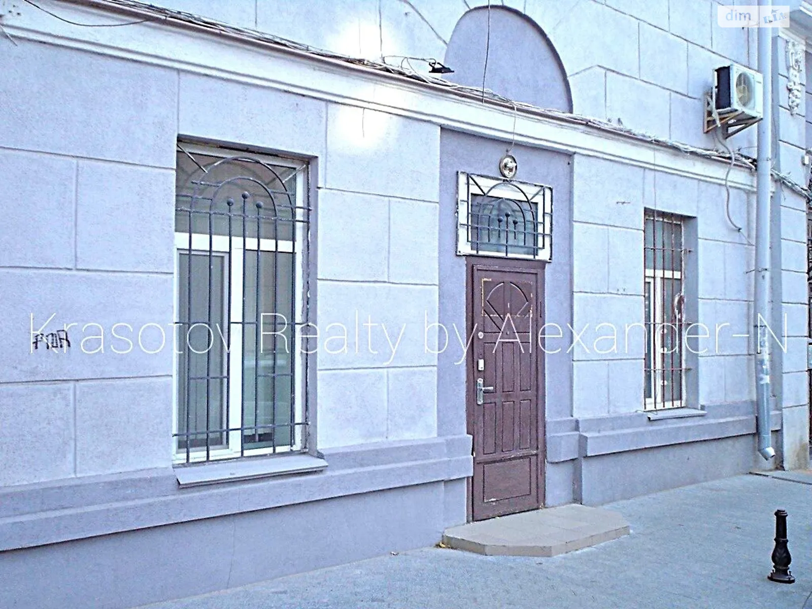 Сдается в аренду офис 84 кв. м в бизнес-центре, цена: 500 $ - фото 1