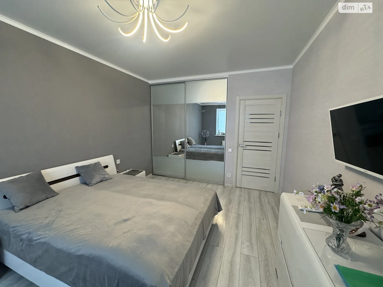 Продается 1-комнатная квартира 50 кв. м в Одессе, ул. Костанди - фото 1