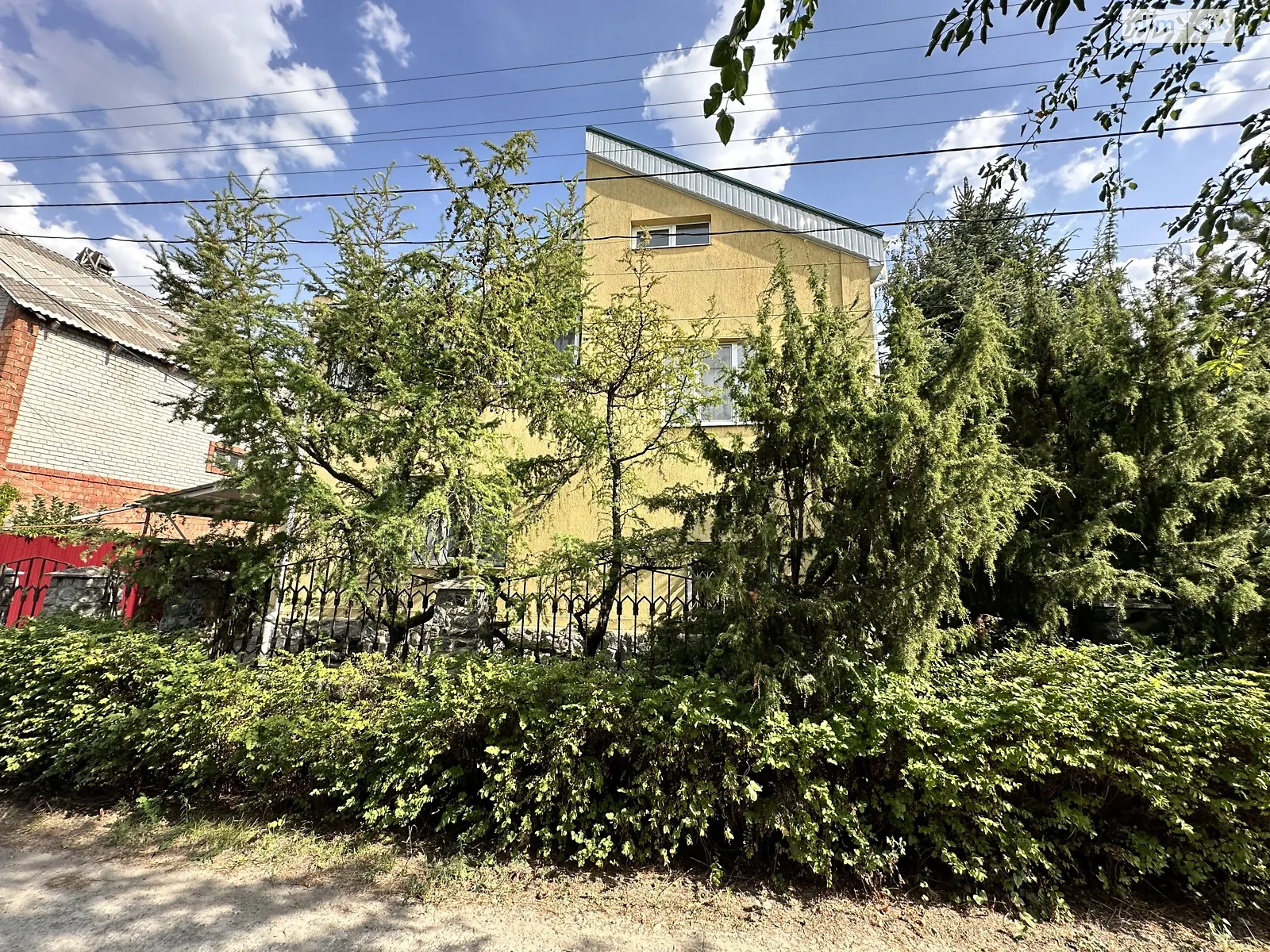 Продается дом на 2 этажа 230 кв. м с бассейном, цена: 96000 $ - фото 1