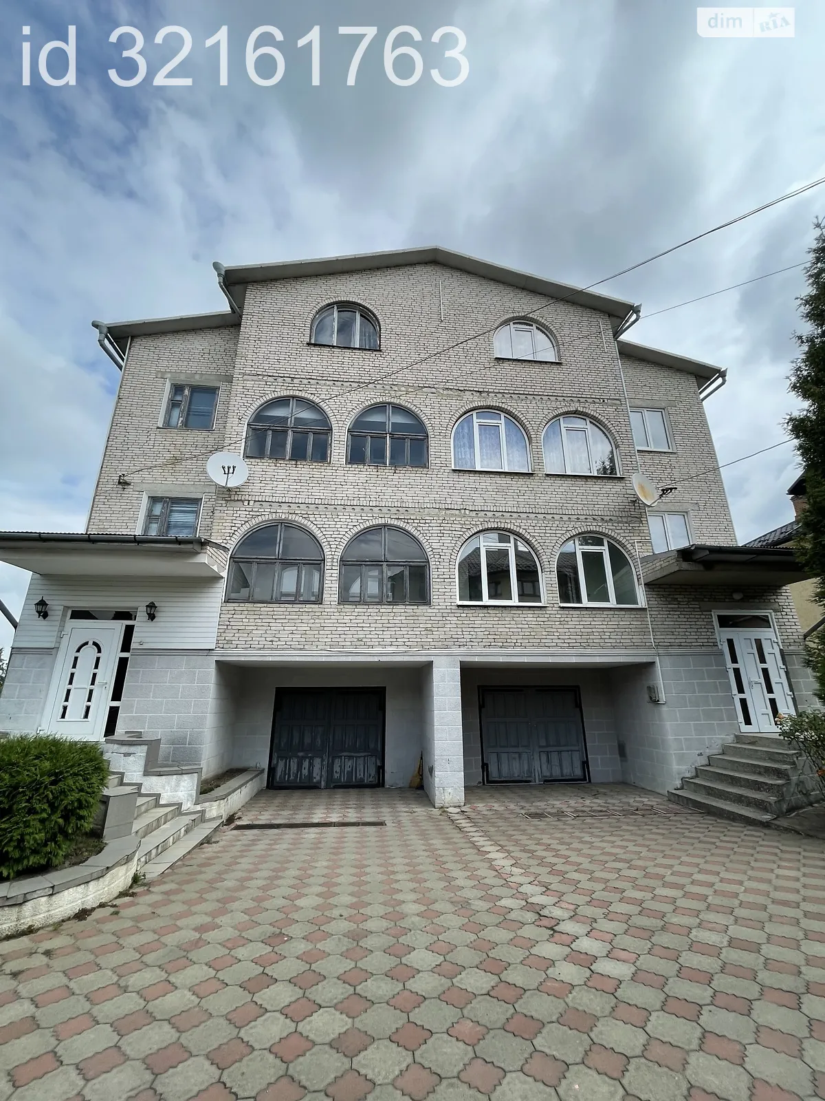 Продається частина будинку 408 кв. м з гаражем, цена: 149000 $ - фото 1