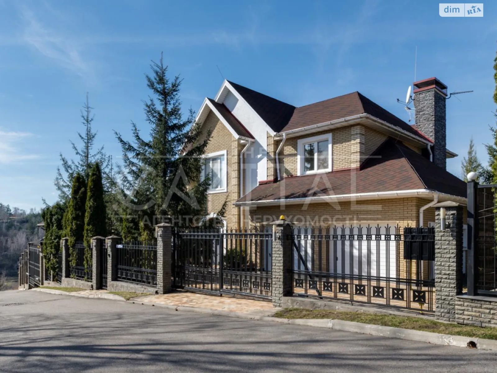 Сдается в аренду дом на 2 этажа 230 кв. м с участком, цена: 4500 $ - фото 1