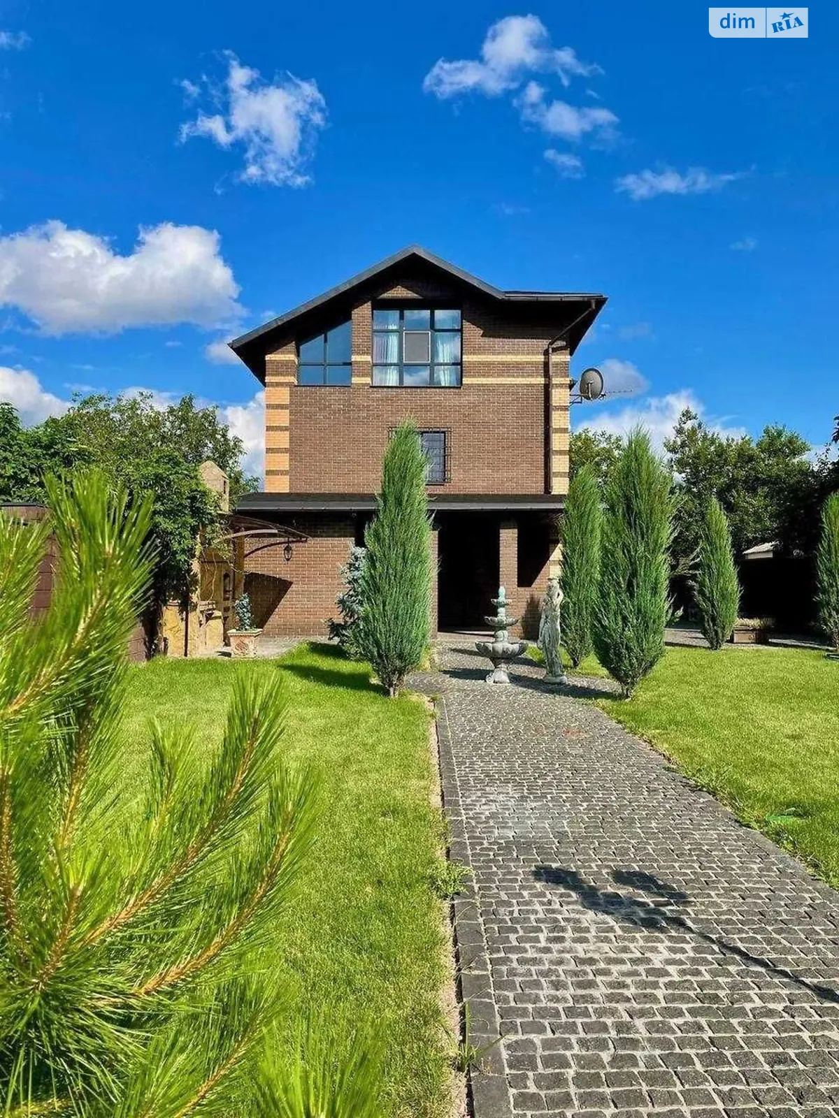 Продается дом на 3 этажа 170 кв. м с садом, цена: 160000 $ - фото 1