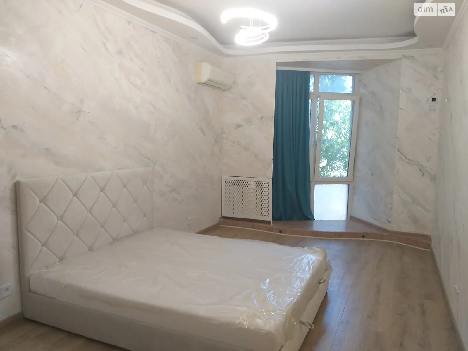 Продается 3-комнатная квартира 100 кв. м в Одессе, Фонтанская дор. - фото 1