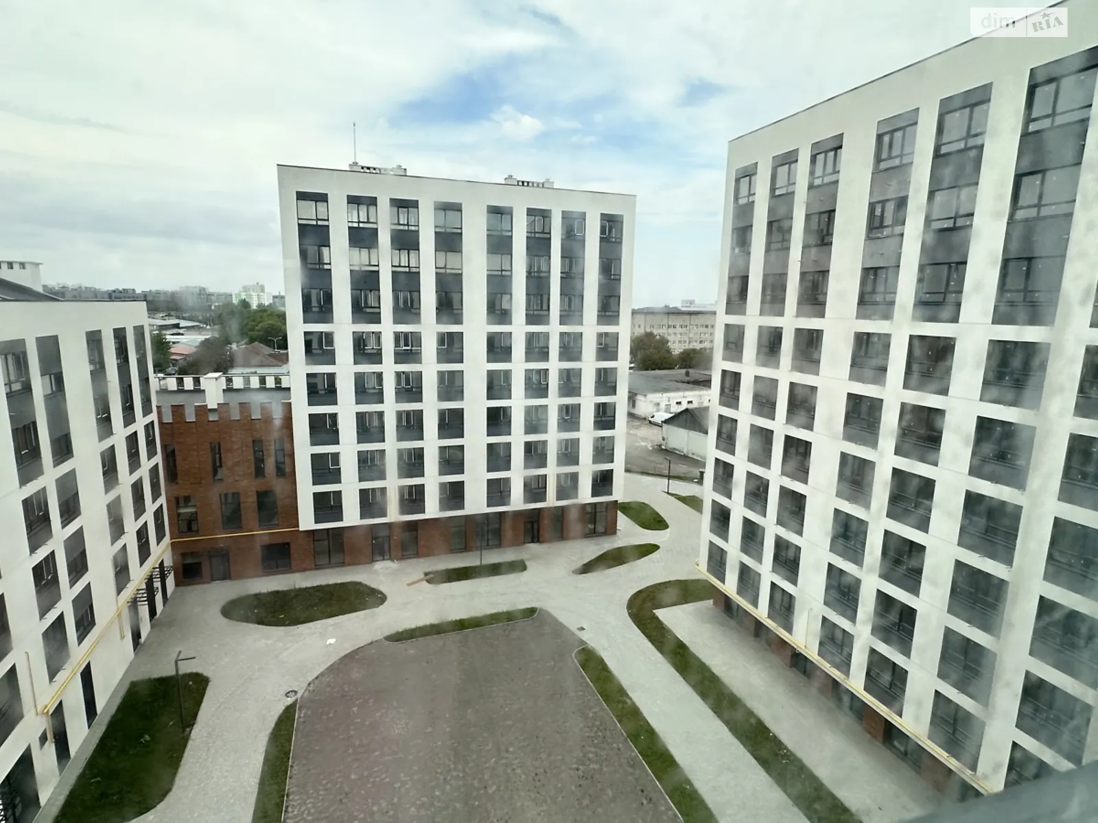 Продається 2-кімнатна квартира 69 кв. м у Львові, вул. Володимира Навроцького, 31 - фото 1