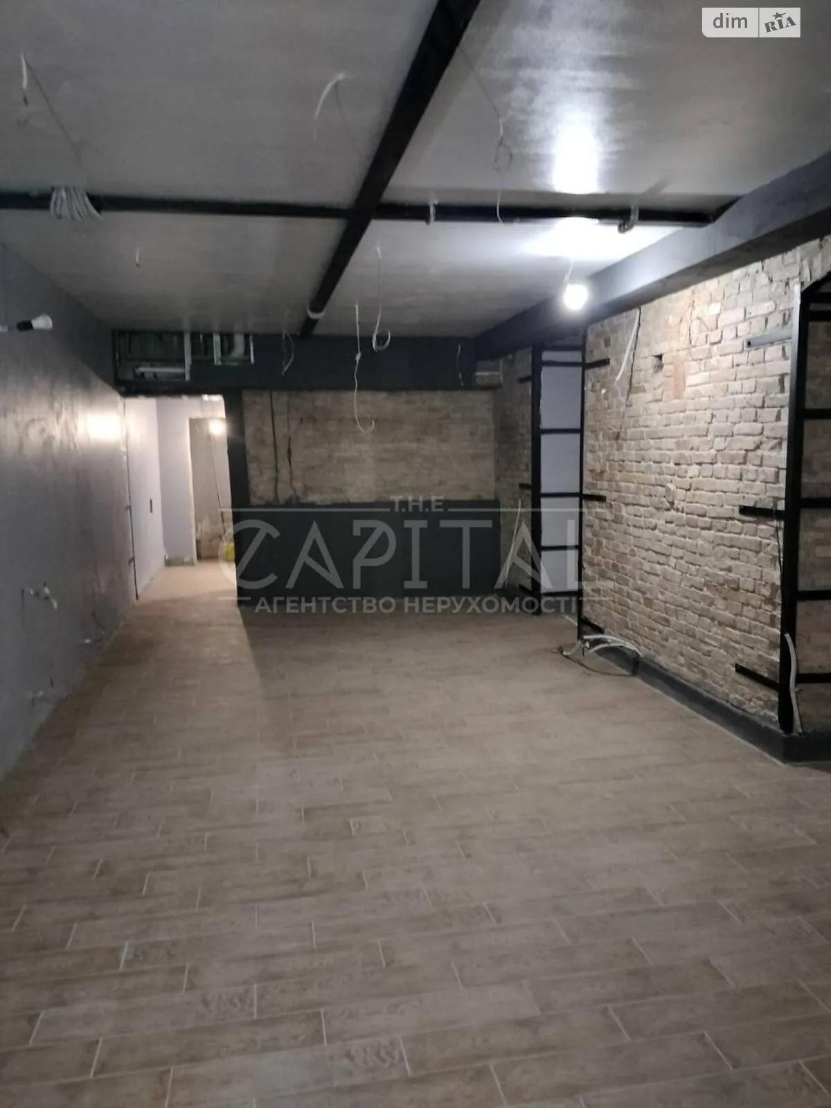 Здається в оренду приміщення вільного призначення 200 кв. м в 4-поверховій будівлі, цена: 2500 $ - фото 1