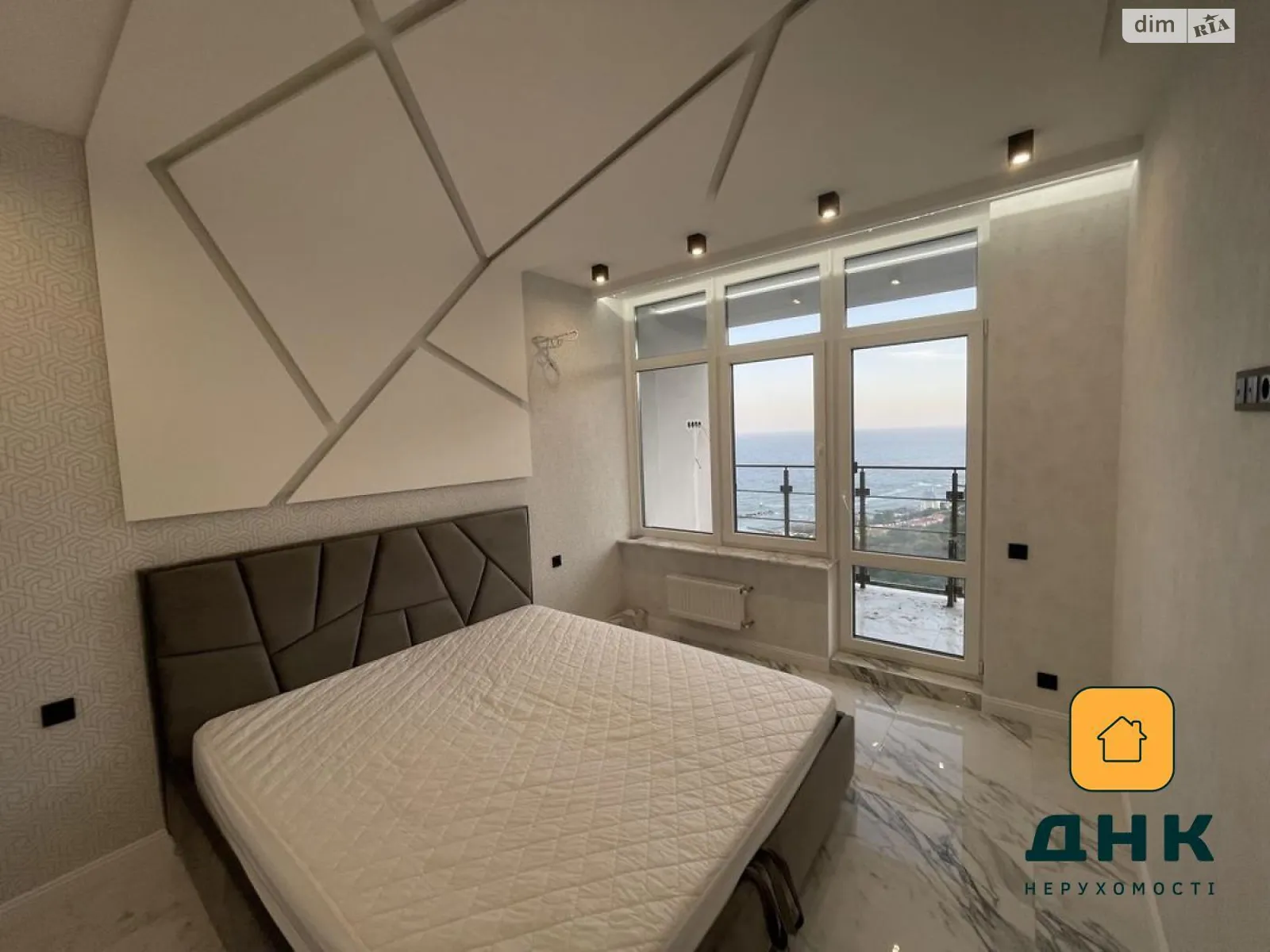 Продается 1-комнатная квартира 43 кв. м в Одессе, ул. Валерия Самофалова, 16А/5 - фото 1