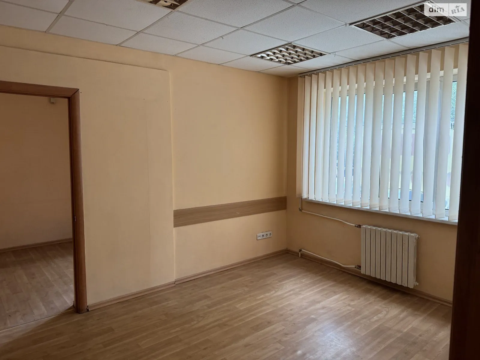 Продається офіс 65 кв. м в бізнес-центрі, цена: 37900 $ - фото 1