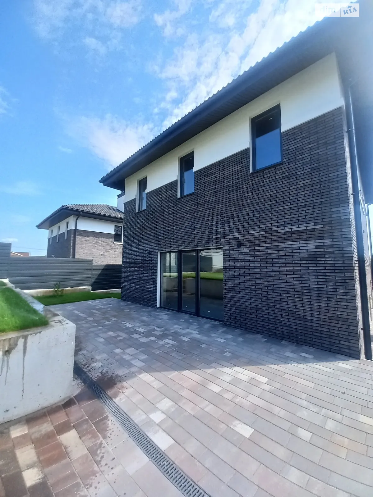 Продается дом на 2 этажа 160 кв. м с мебелью, цена: 165000 $ - фото 1