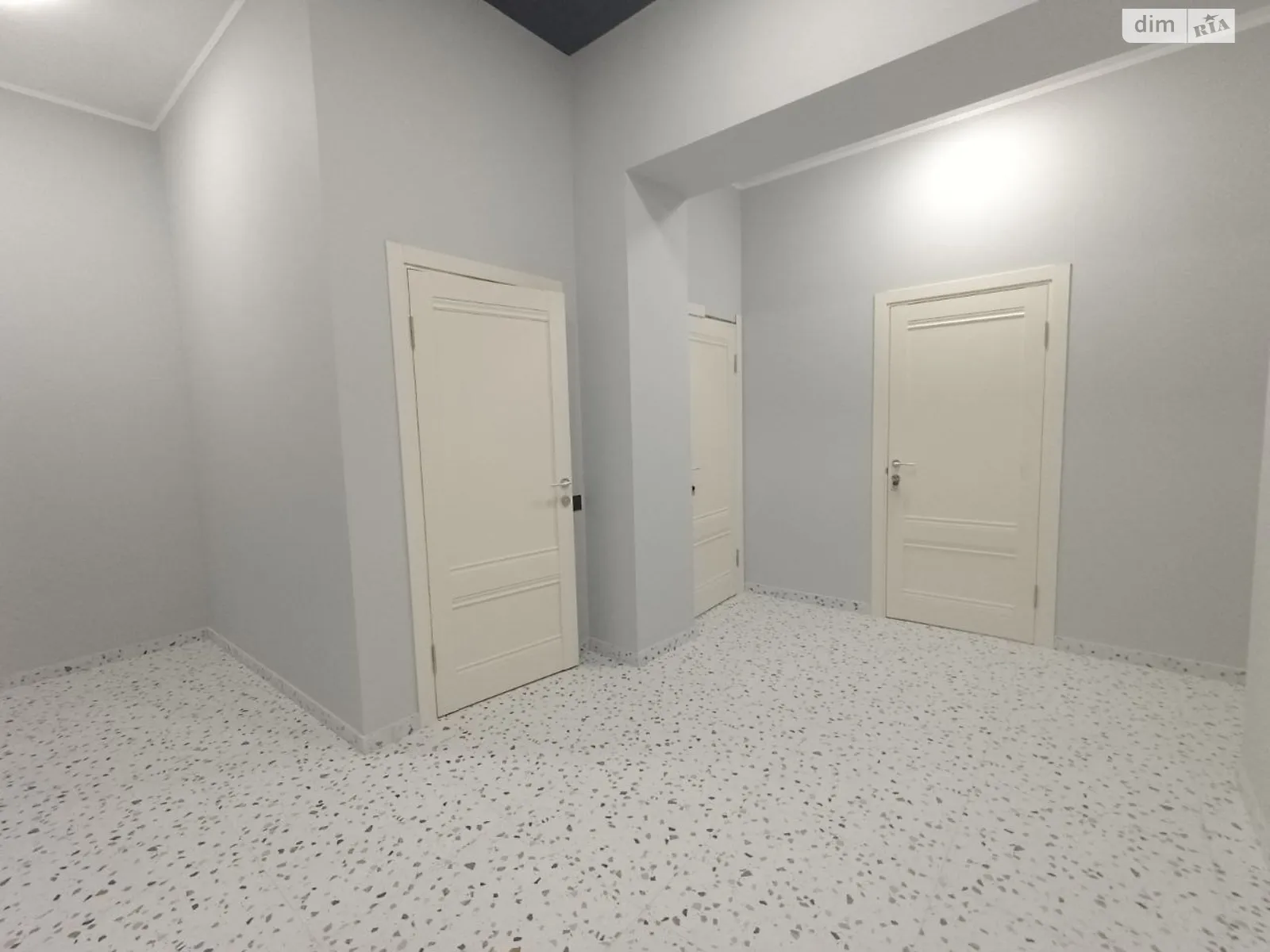 Сдается в аренду офис 64 кв. м в бизнес-центре, цена: 12500 грн - фото 1