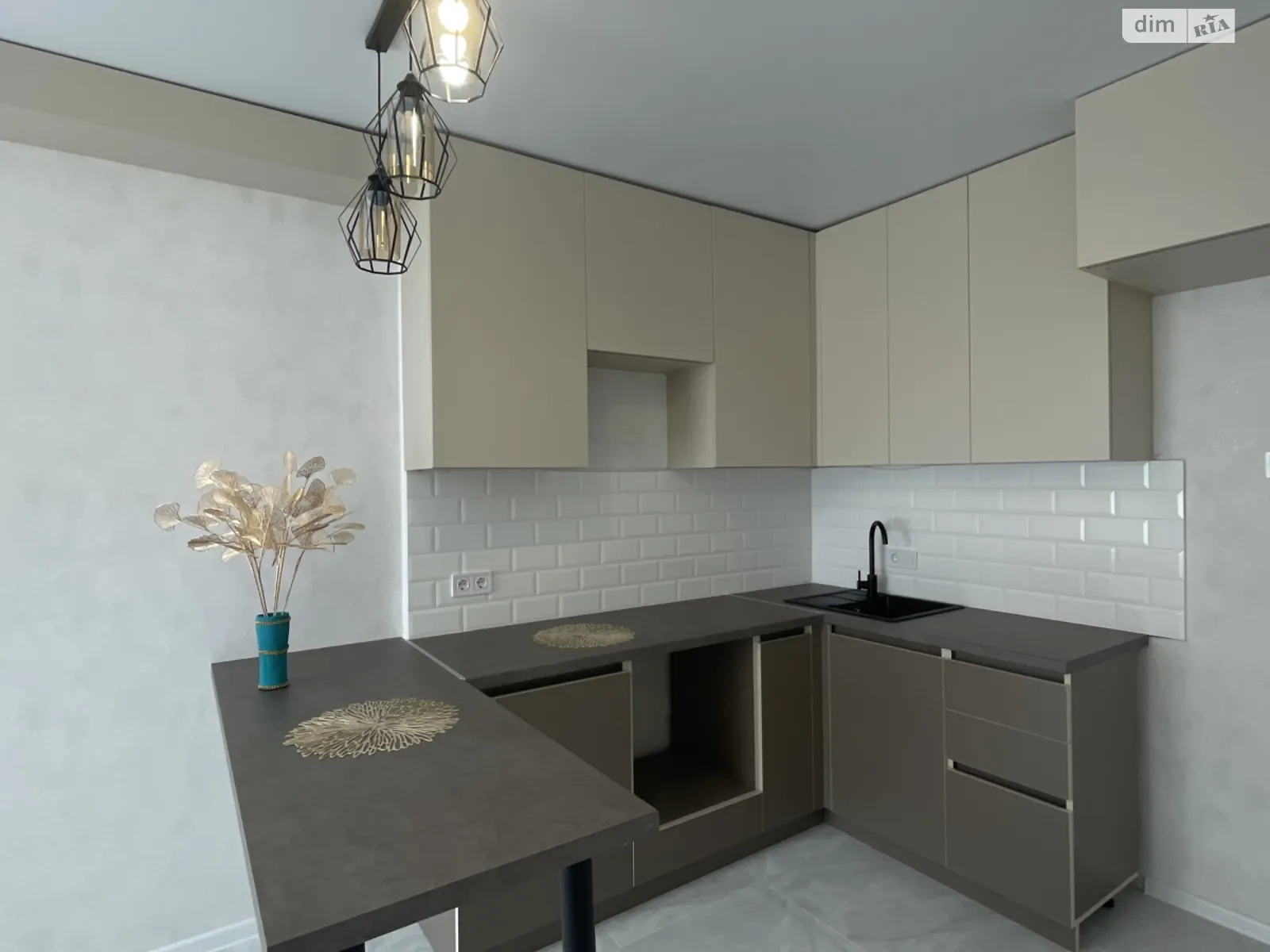 Продается 1-комнатная квартира 32 кв. м в Одессе, ул. Инглези, 2В - фото 1