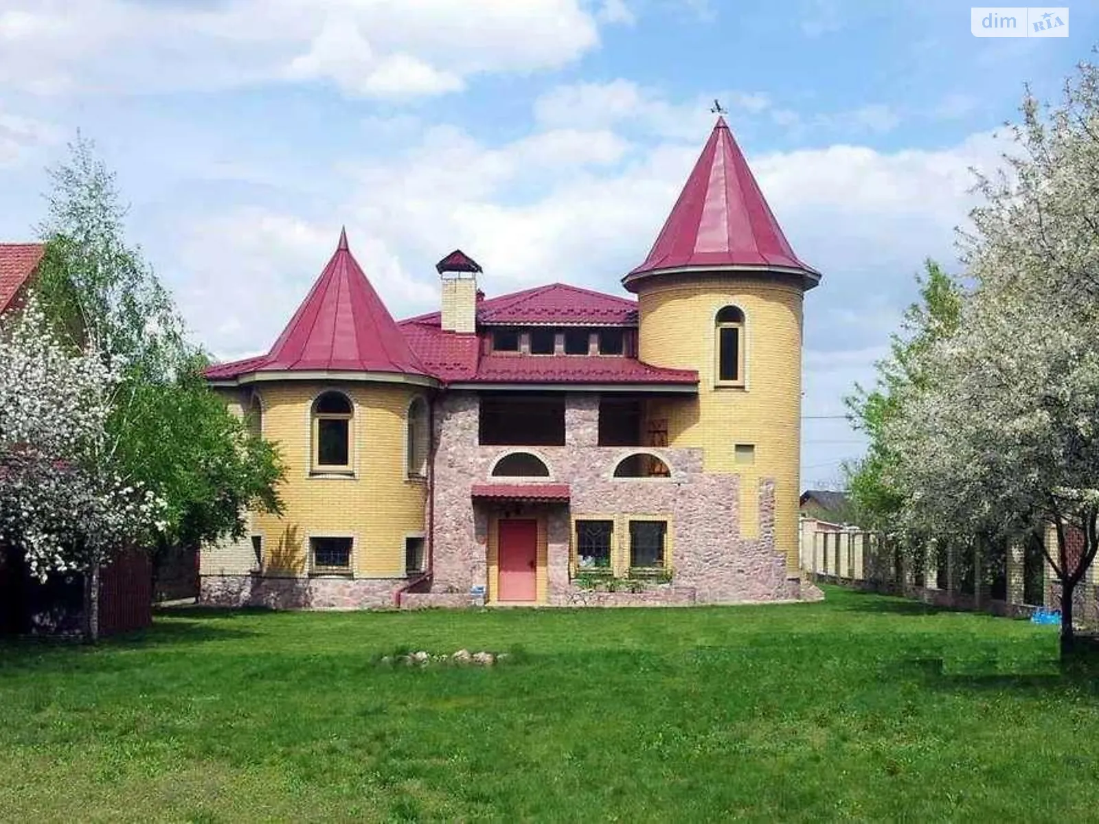 Продается дом на 3 этажа 422.5 кв. м с баней/сауной, цена: 150000 $ - фото 1