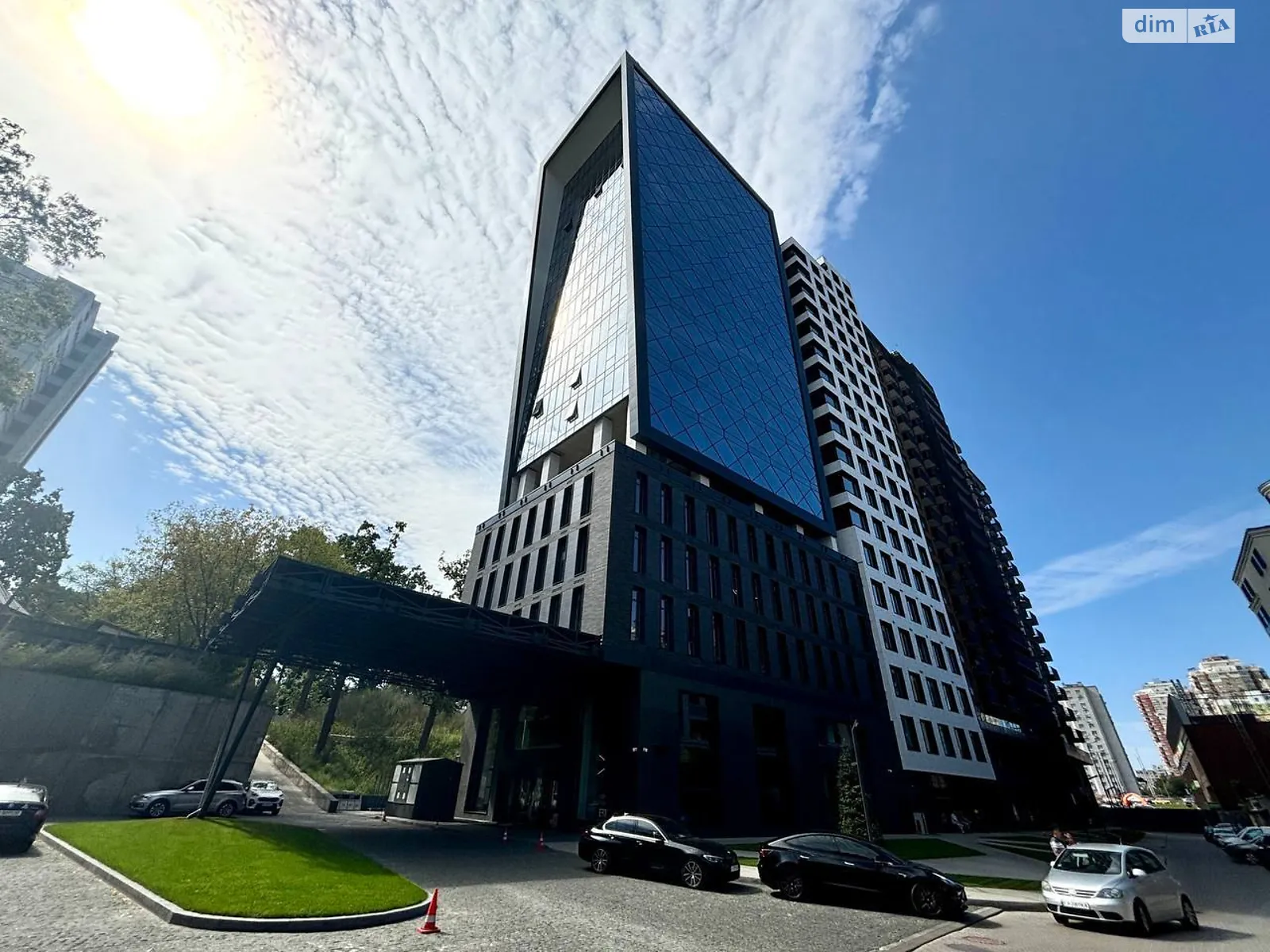 Продается офис 320 кв. м в бизнес-центре, цена: 510000 $ - фото 1