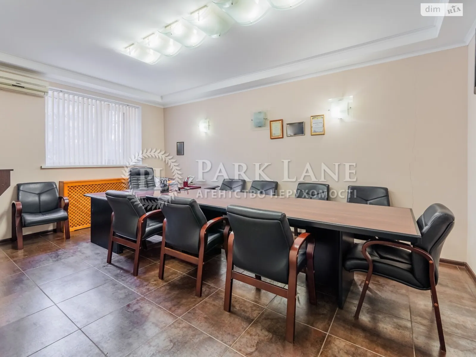 Продается офис 182.4 кв. м в бизнес-центре, цена: 165000 $ - фото 1