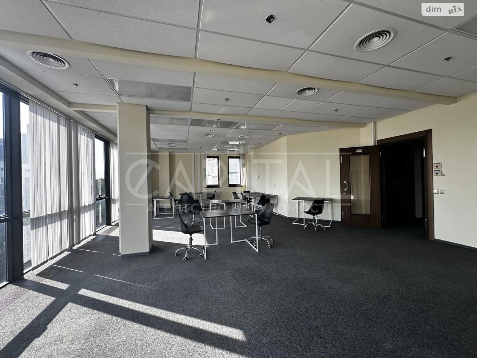 Сдается в аренду офис 400 кв. м в бизнес-центре, цена: 4000 $ - фото 1