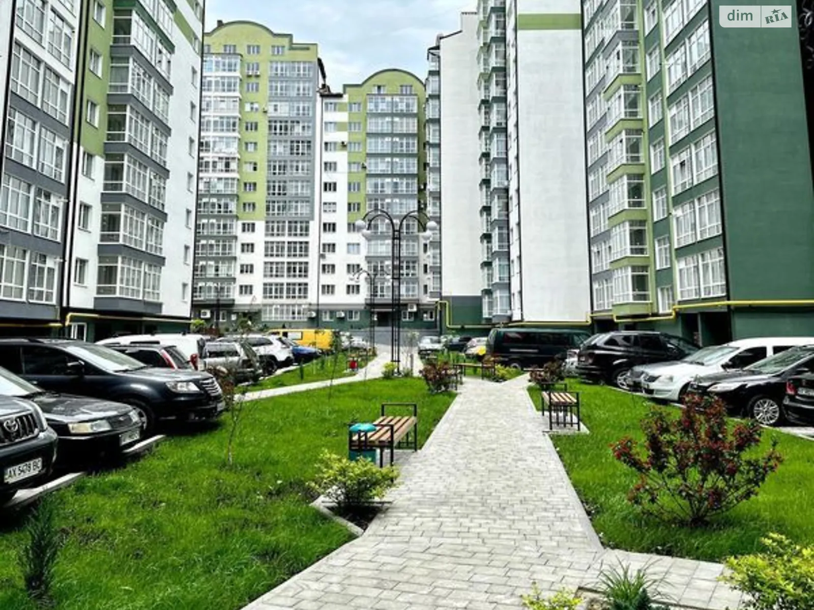 Продается 2-комнатная квартира 67 кв. м в Ивано-Франковске, ул. Высочана Семена, 18 - фото 1