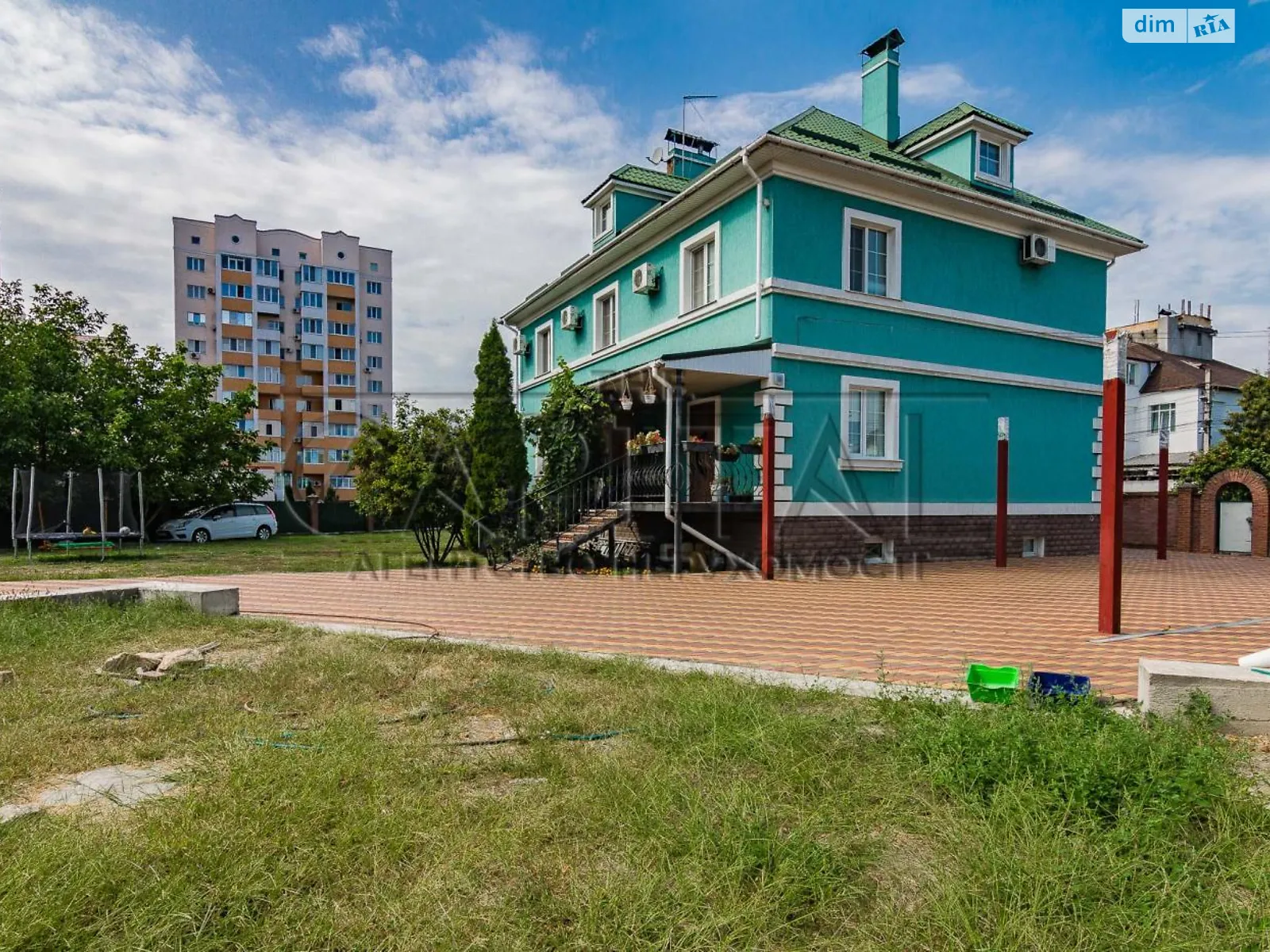 Продается дом на 2 этажа 800 кв. м с камином, цена: 580000 $ - фото 1