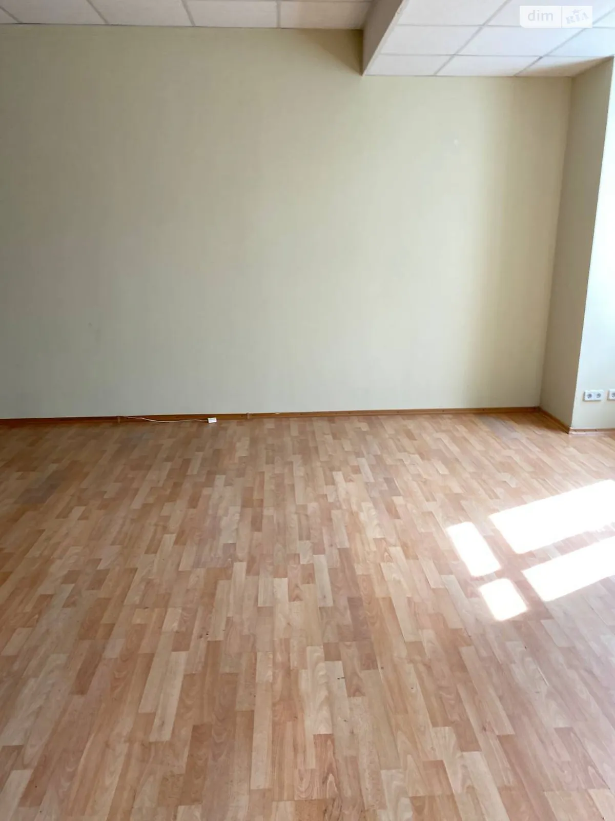 Сдается в аренду офис 73.1 кв. м в бизнес-центре, цена: 21199 грн - фото 1