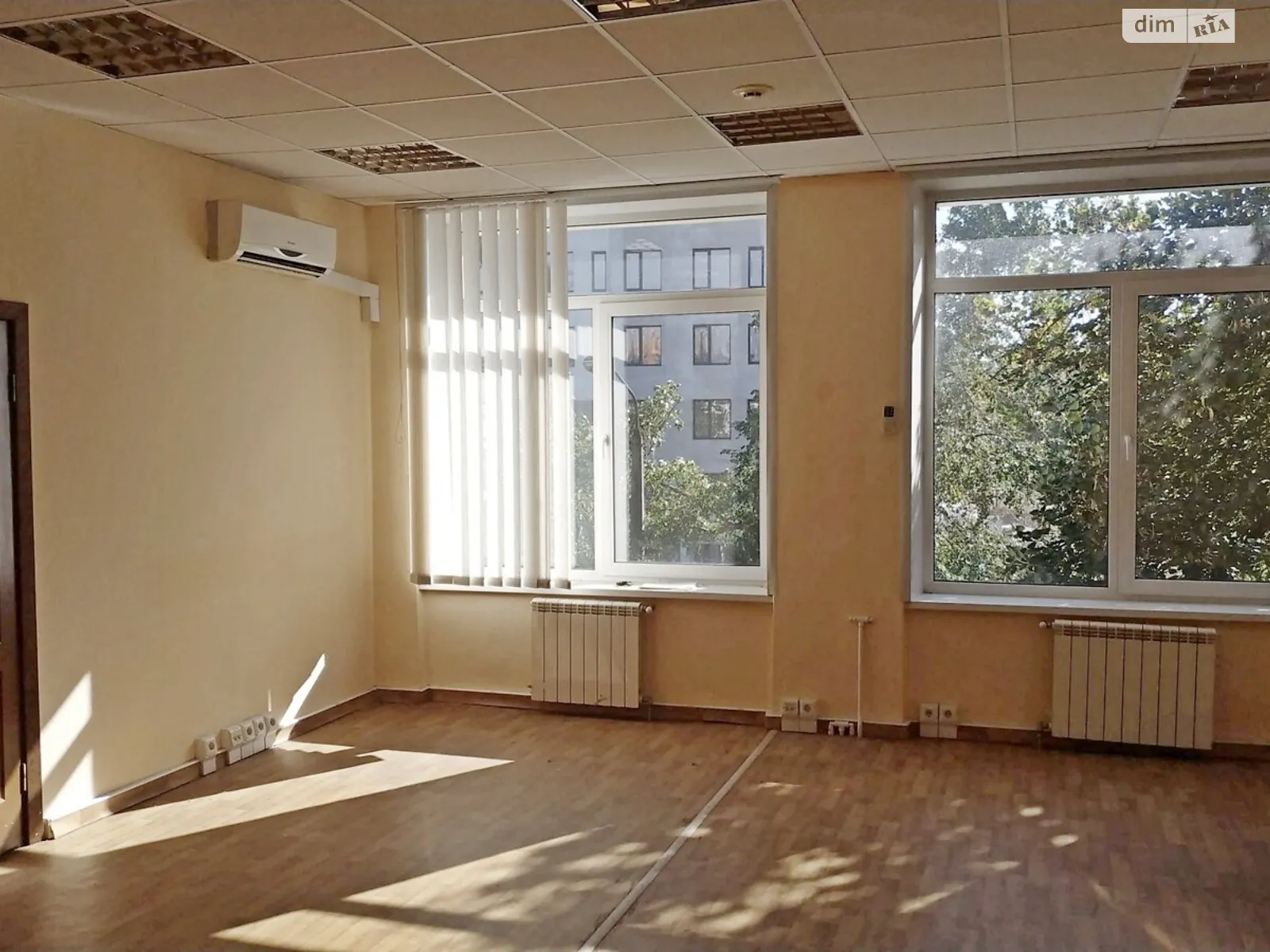 Сдается в аренду офис 63 кв. м в бизнес-центре, цена: 16010 грн - фото 1