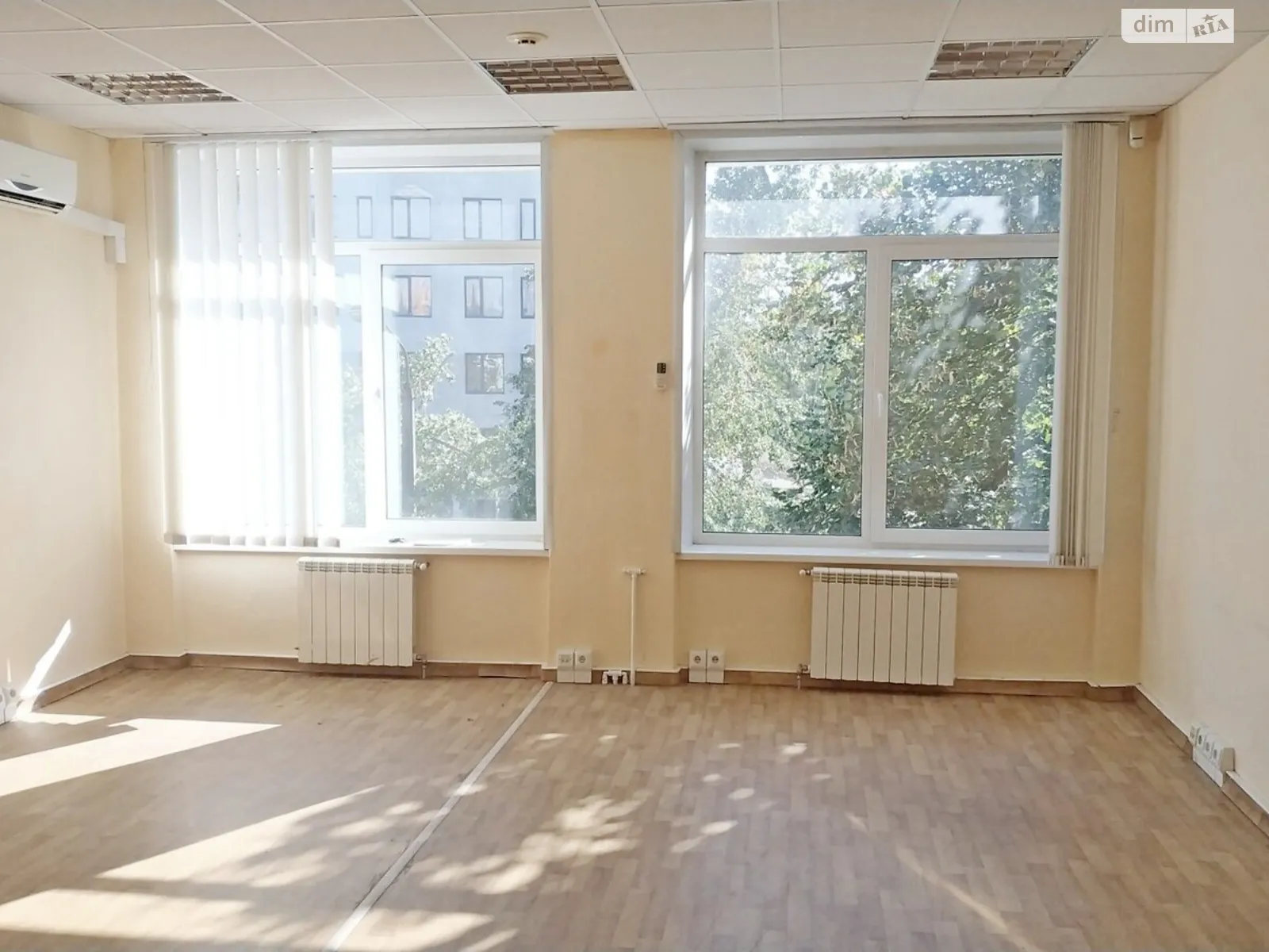 Сдается в аренду офис 63 кв. м в бизнес-центре, цена: 16020 грн - фото 1