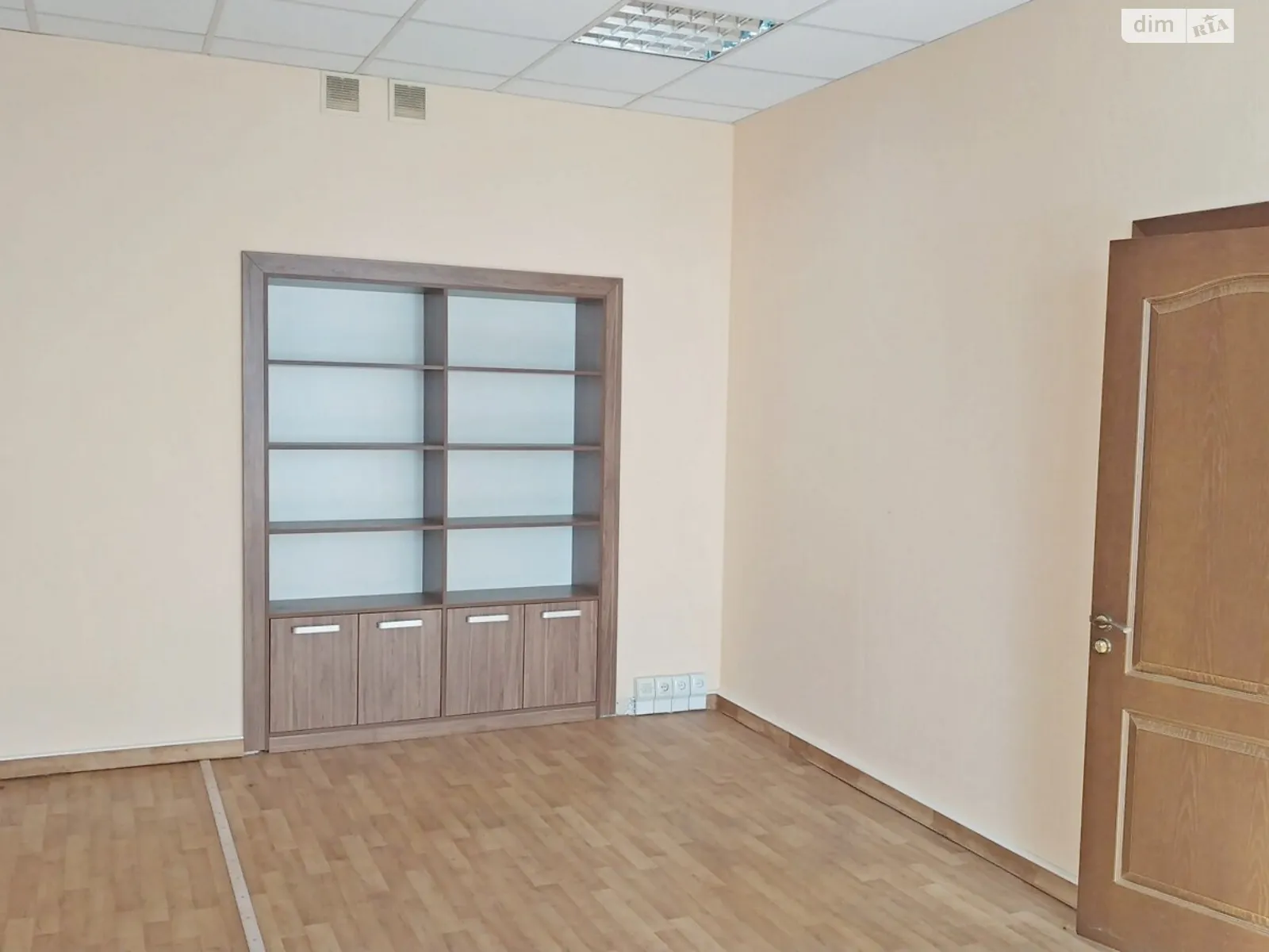 Сдается в аренду офис 63 кв. м в бизнес-центре, цена: 16030 грн - фото 1