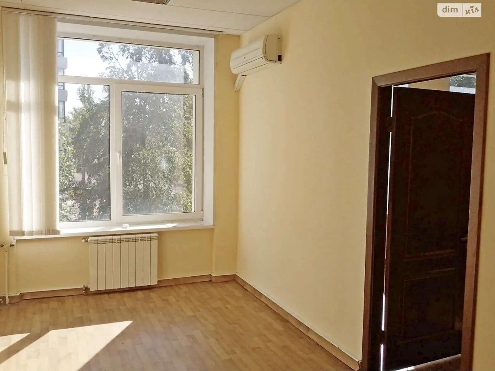 Сдается в аренду офис 63 кв. м в бизнес-центре, цена: 16040 грн - фото 1