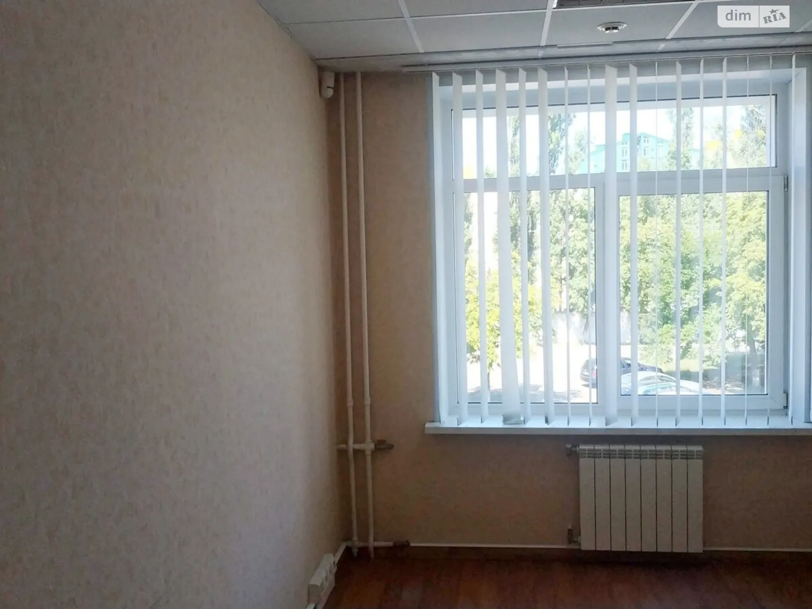 Сдается в аренду офис 15.5 кв. м в бизнес-центре, цена: 5890 грн - фото 1