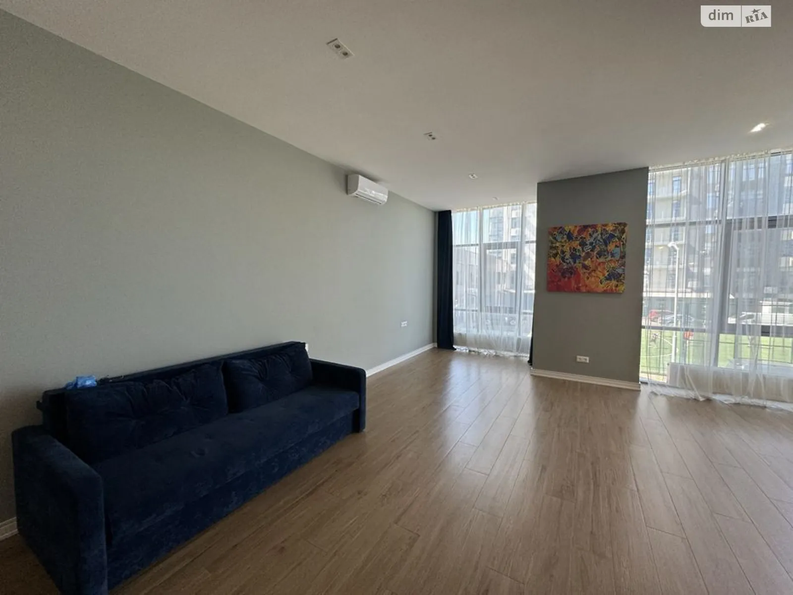 Сдается в аренду офис 49 кв. м в бизнес-центре, цена: 650 $ - фото 1