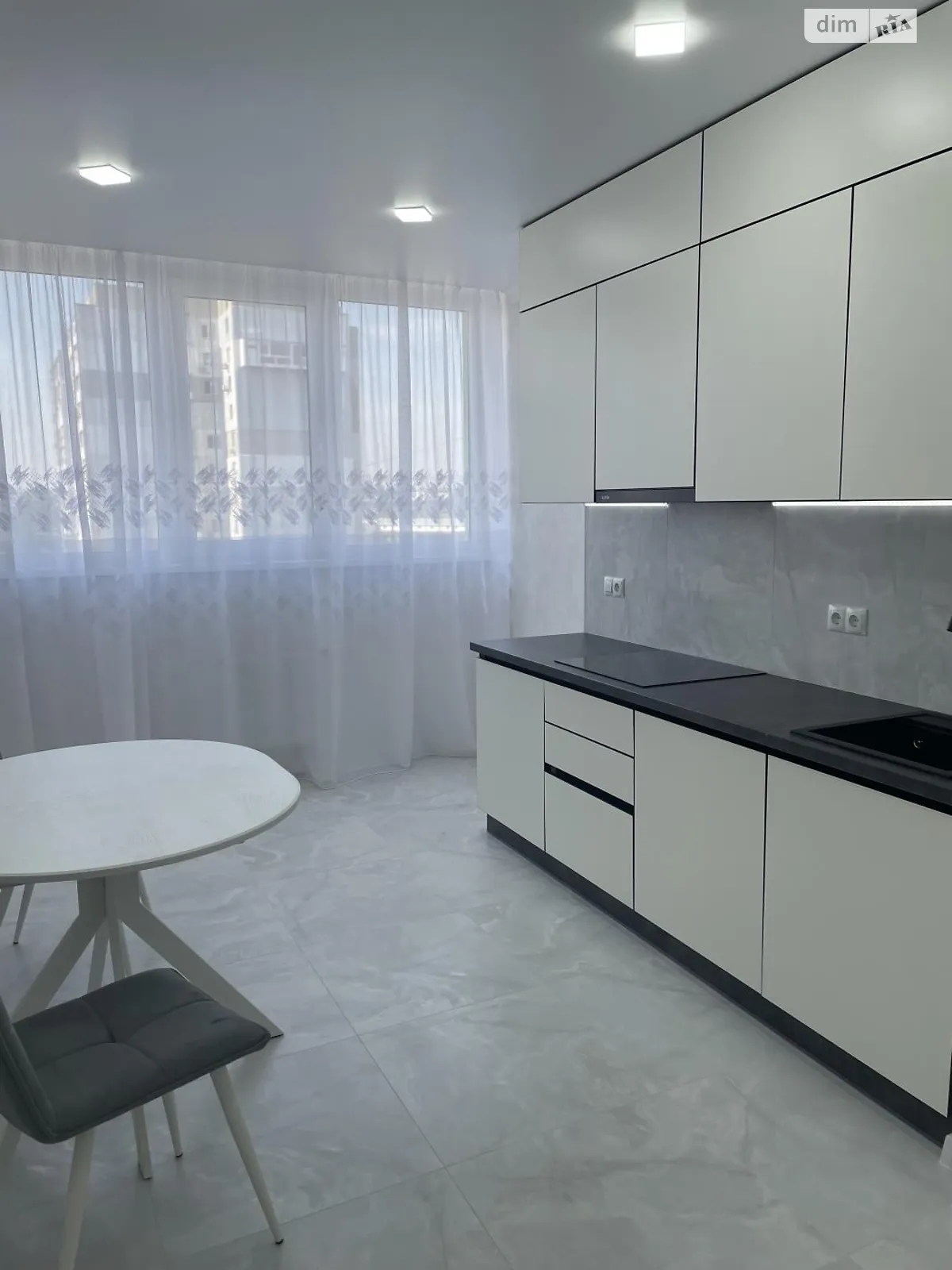 Продается 1-комнатная квартира 38 кв. м в Одессе, ул. Бугаевская, 44 - фото 1