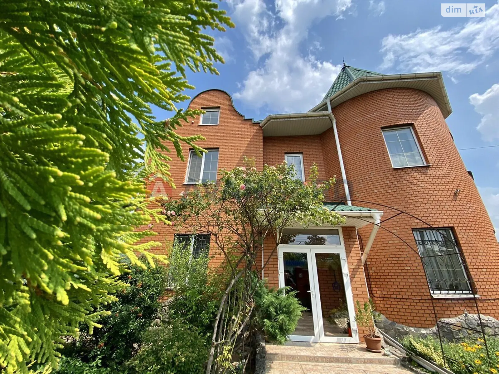 Продается дом на 2 этажа 265 кв. м с мебелью, цена: 225000 $ - фото 1
