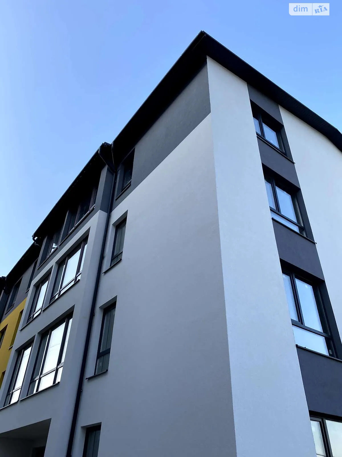 Продается 3-комнатная квартира 93 кв. м в Петрикове, ул. Шептицкого - фото 1