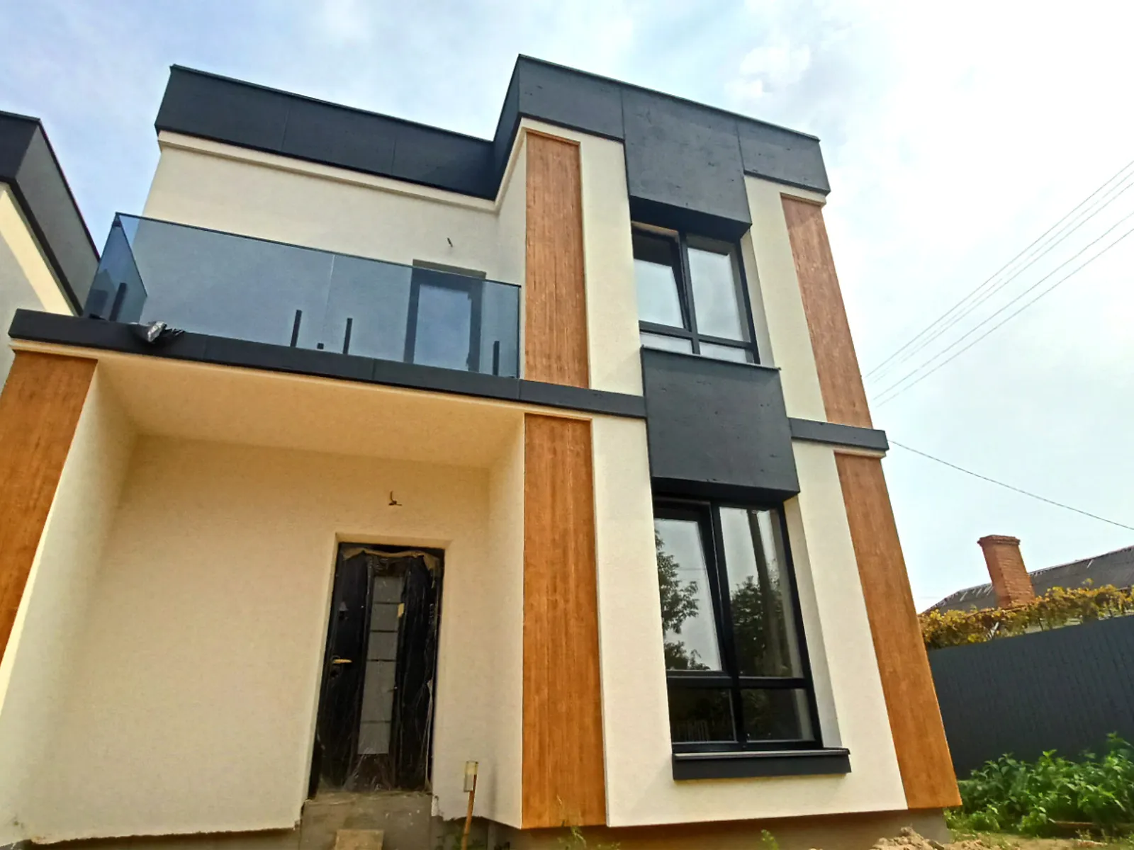 Продается дом на 2 этажа 125 кв. м с подвалом, цена: 140000 $ - фото 1