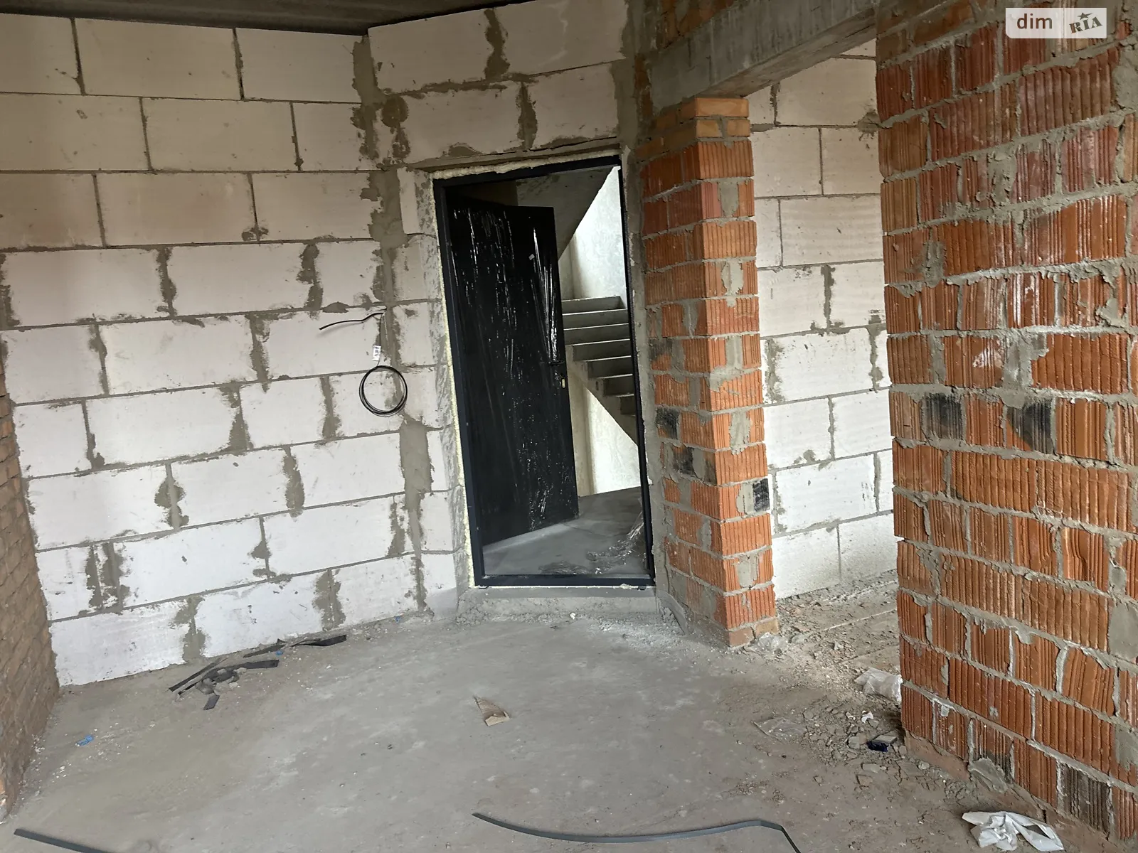 Продается 1-комнатная квартира 37 кв. м в Гостомеле, ул. Юбилейная, 4З - фото 1