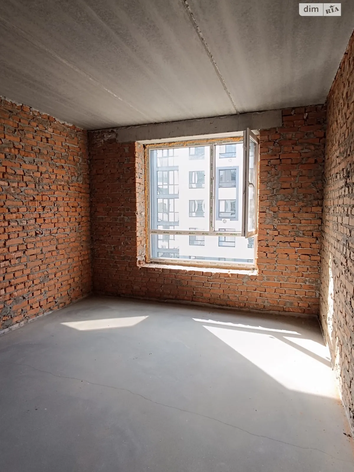 Продается 1-комнатная квартира 23.5 кв. м в Гостомеле, ул. Мирная - фото 1