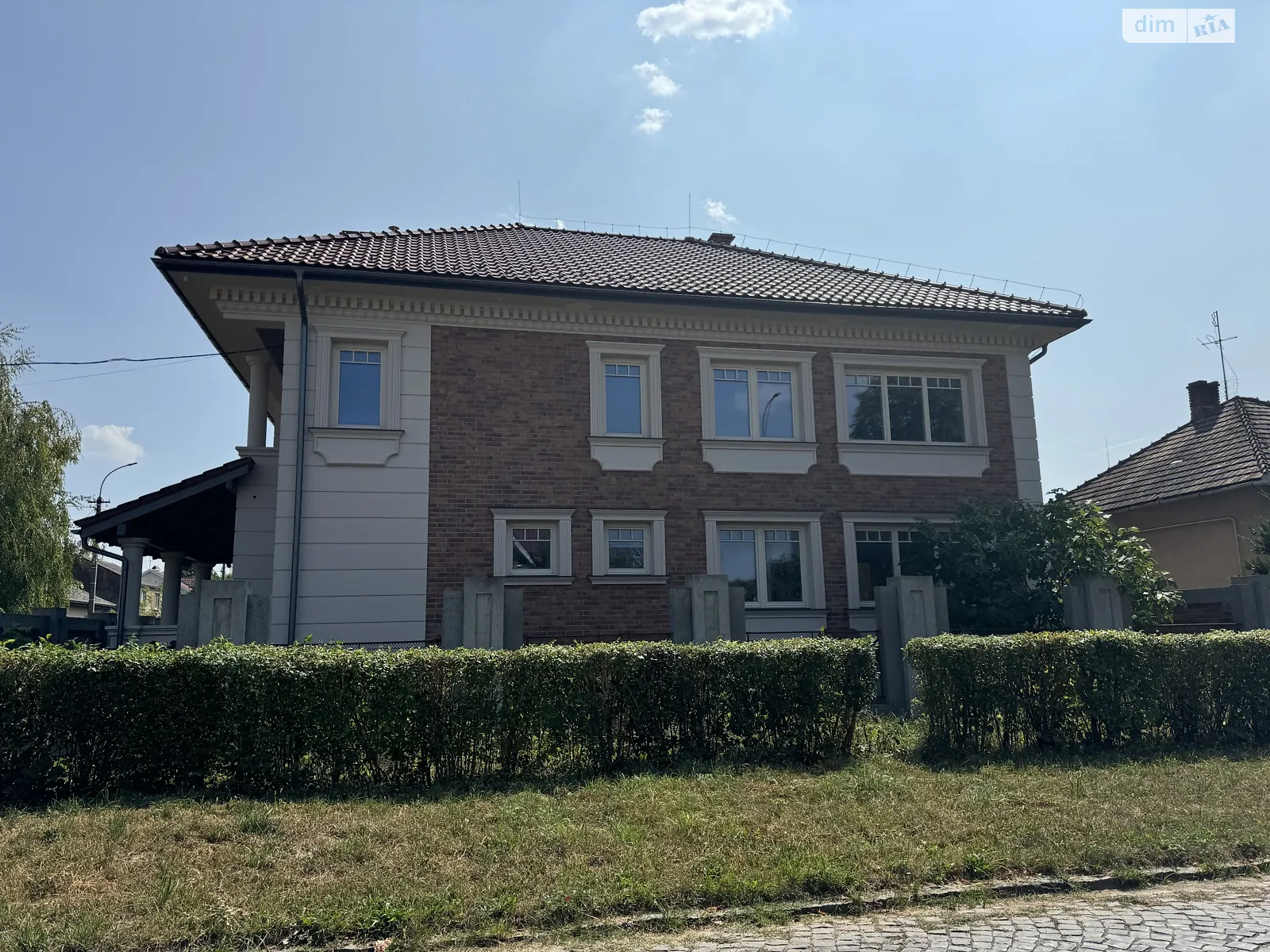 Продается дом на 2 этажа 300 кв. м с участком, цена: 450000 $ - фото 1