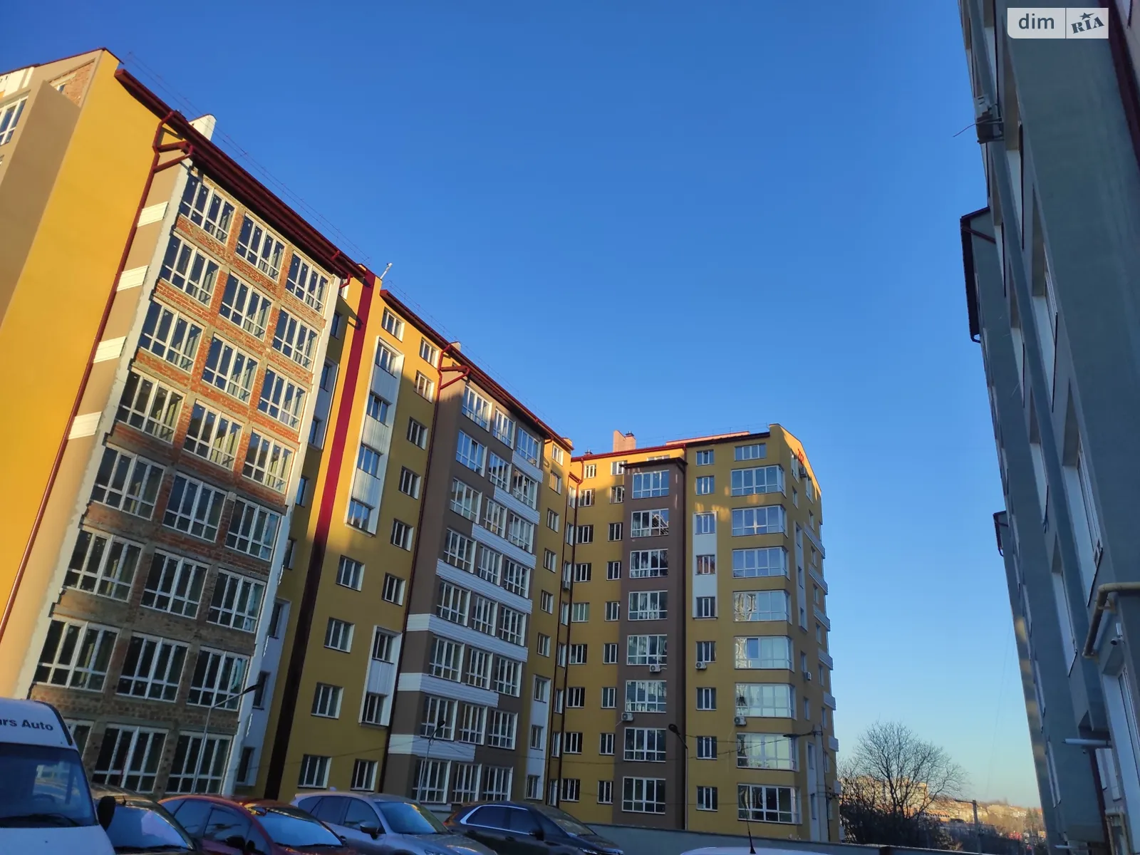 Продается 3-комнатная квартира 89 кв. м в Черновцах, ул. Шухевича Романа - фото 1