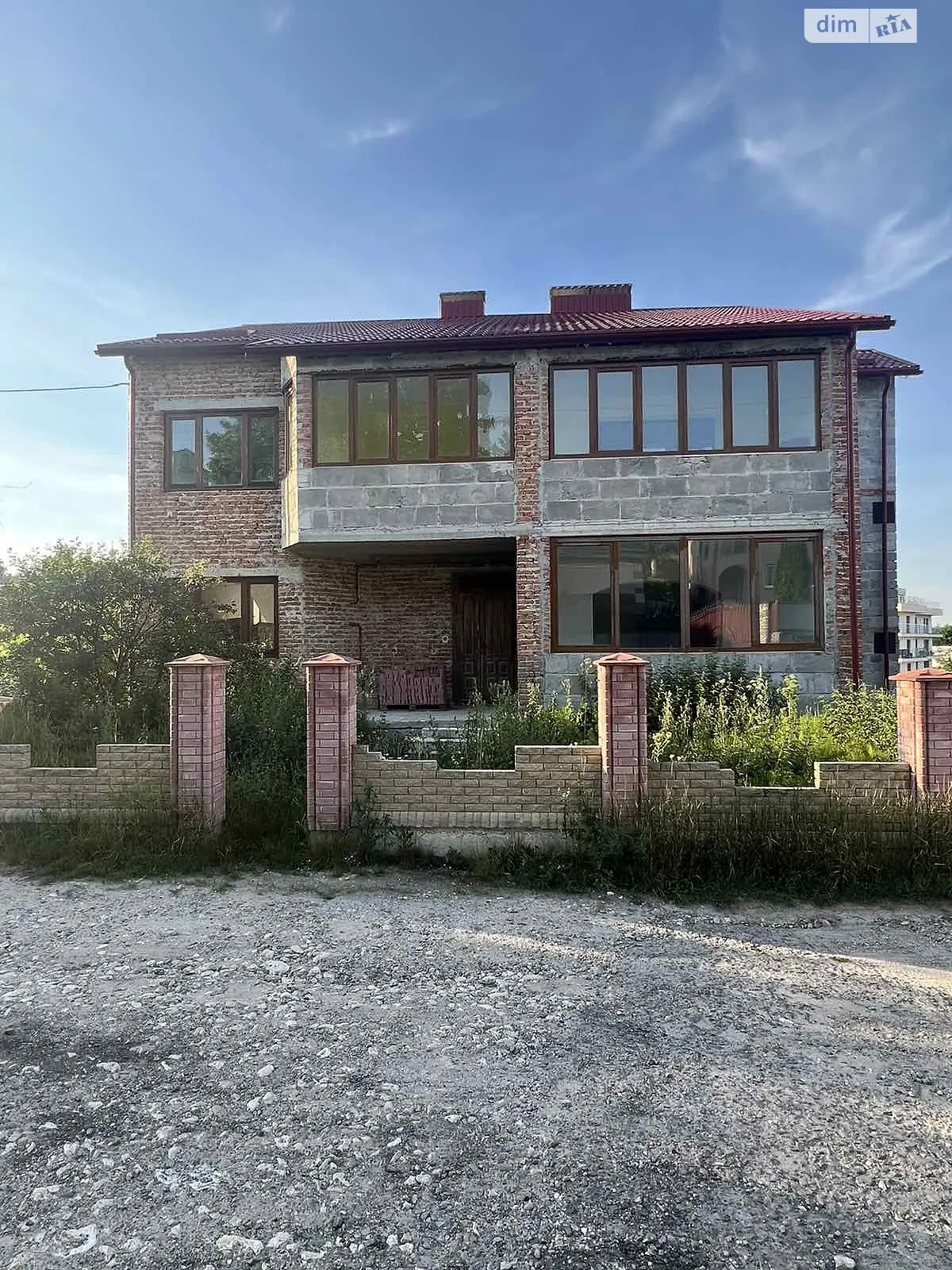 Продается дом на 3 этажа 467 кв. м с бассейном, цена: 140000 $ - фото 1